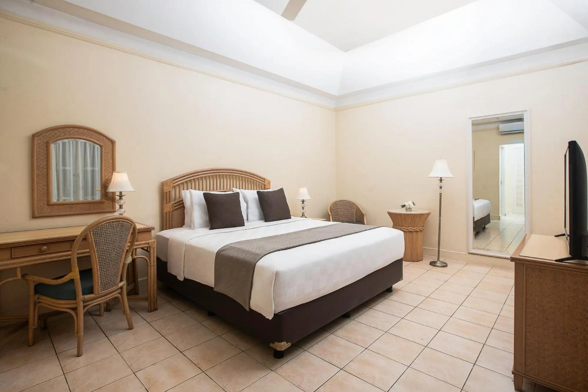 Bed in Aryaduta Lippo Village