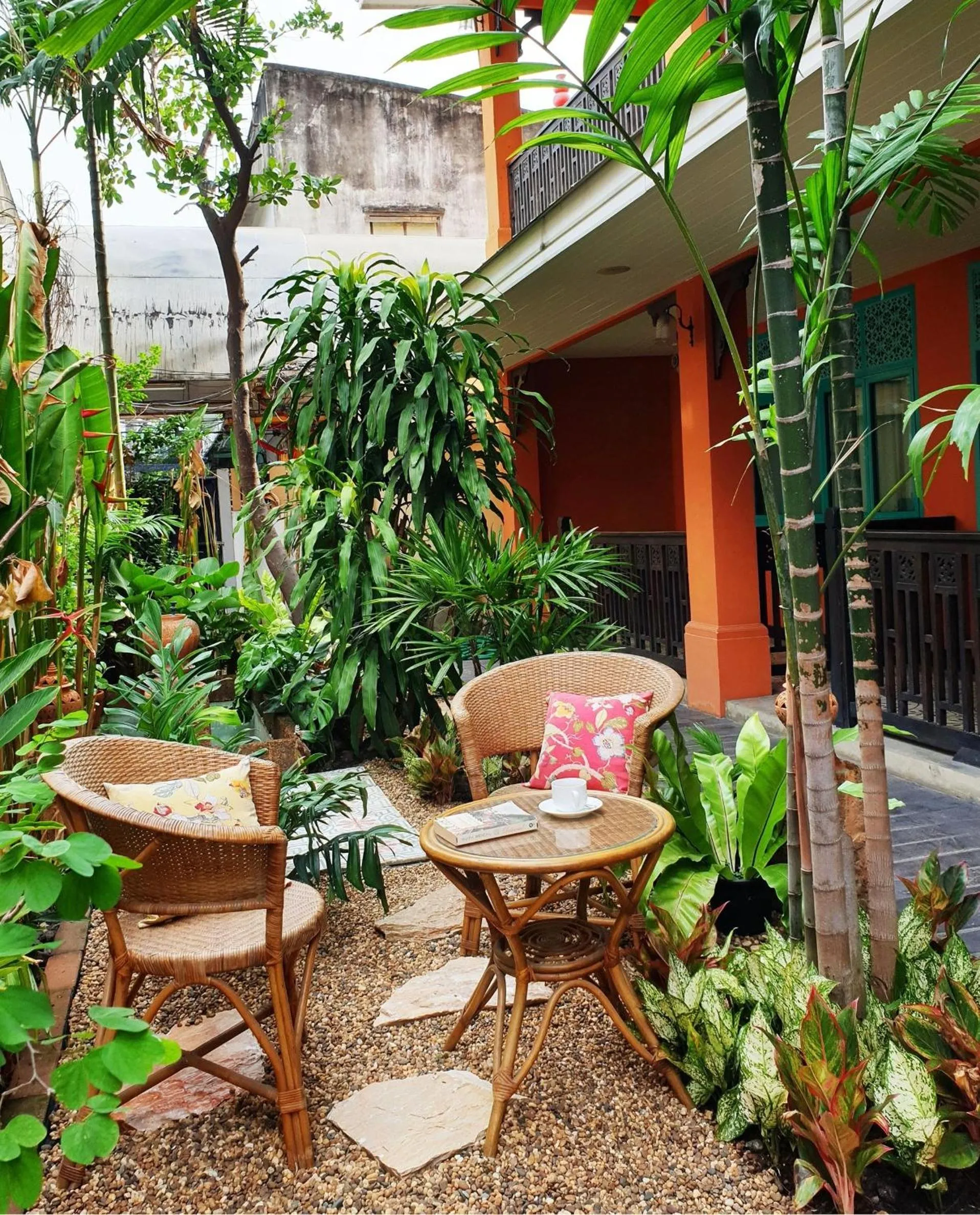 Garden in Focal Local Bed & Breakfast