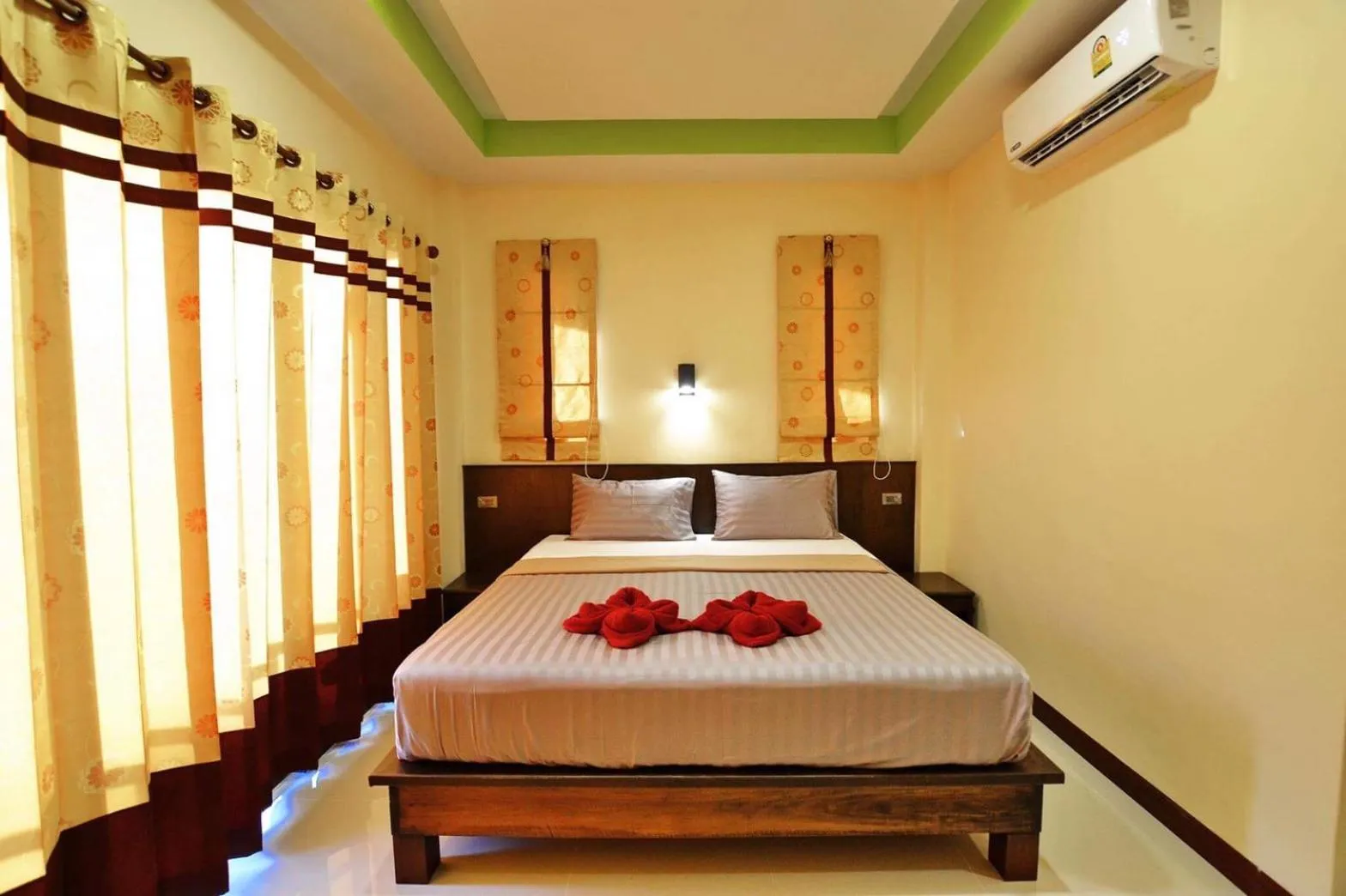 Bed in Toongyoong Longbeach Resort SHA Plus