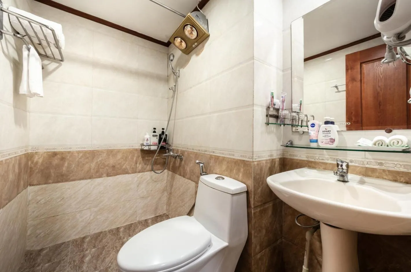 Toilet in A25 Hotel - 44 Hàng Bún