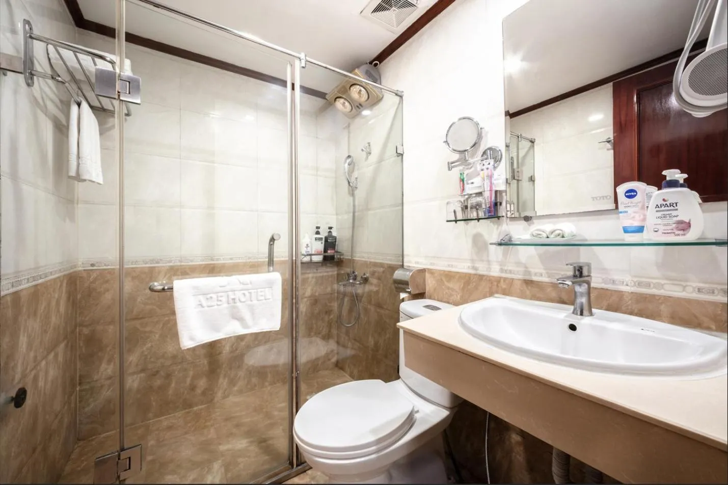 Shower in A25 Hotel - 44 Hàng Bún