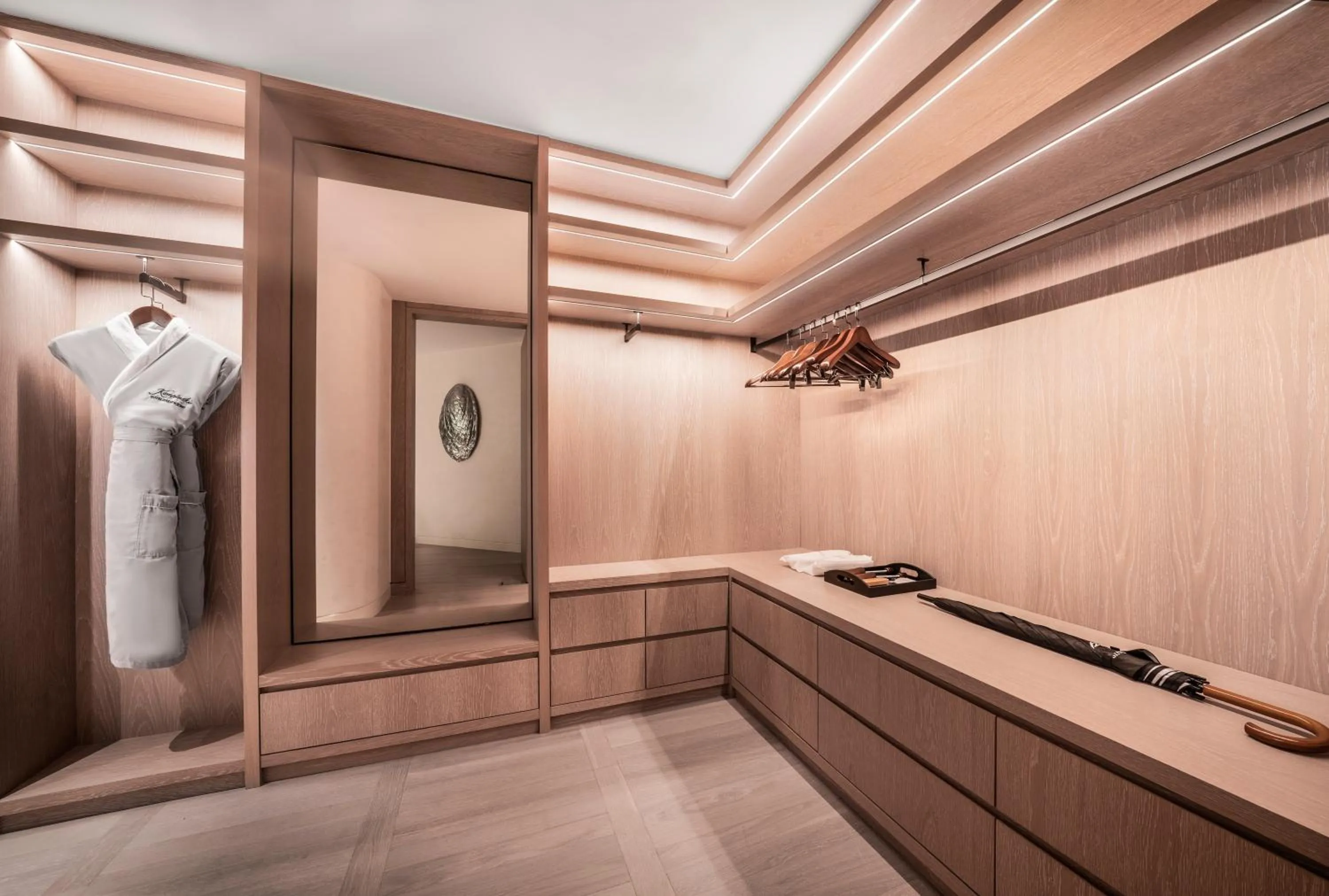 wardrobe in Kempinski Hotel Chengdu-City Center