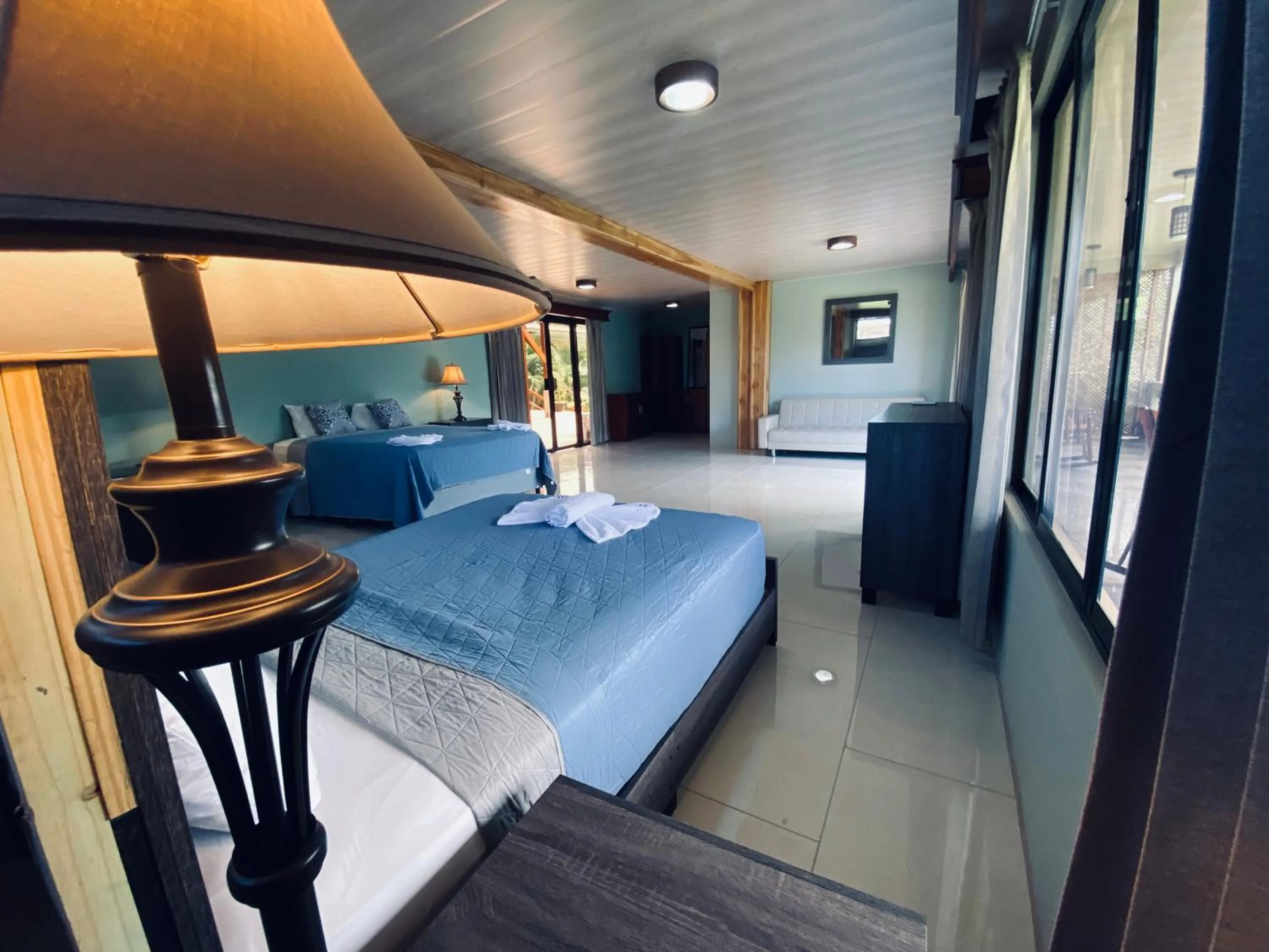 Property building, Bed in Hotel Margarita and Tour Operator Drake Bay