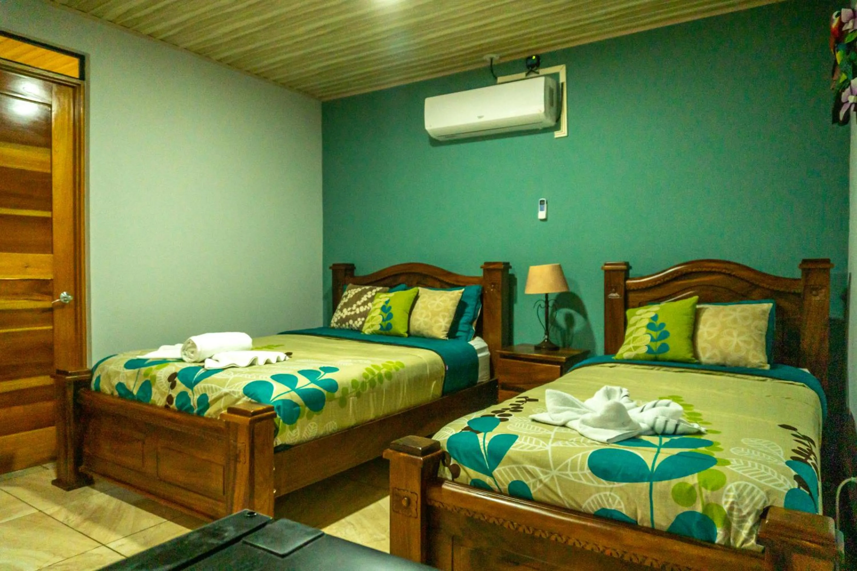 Bed in Hotel Margarita and Tour Operator Drake Bay