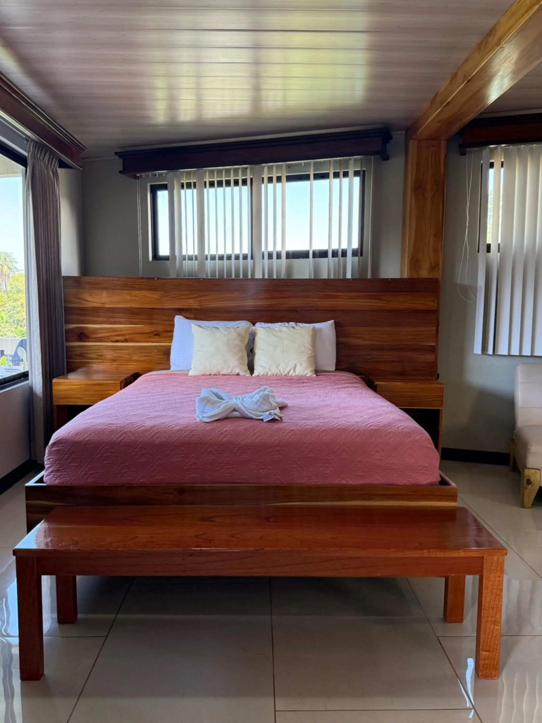Bed in Hotel Margarita and Tour Operator Drake Bay