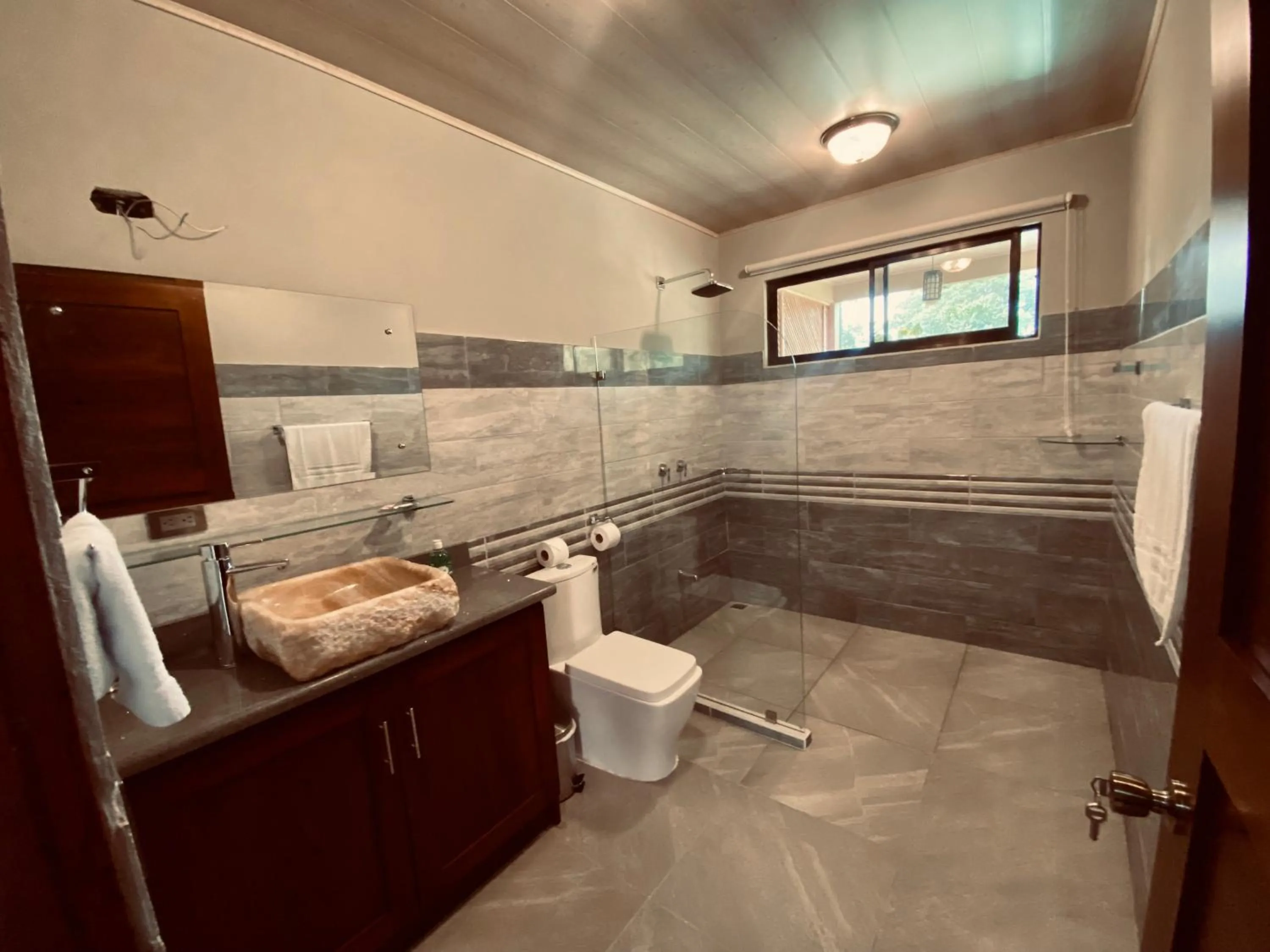 Bathroom in Hotel Margarita and Tour Operator Drake Bay