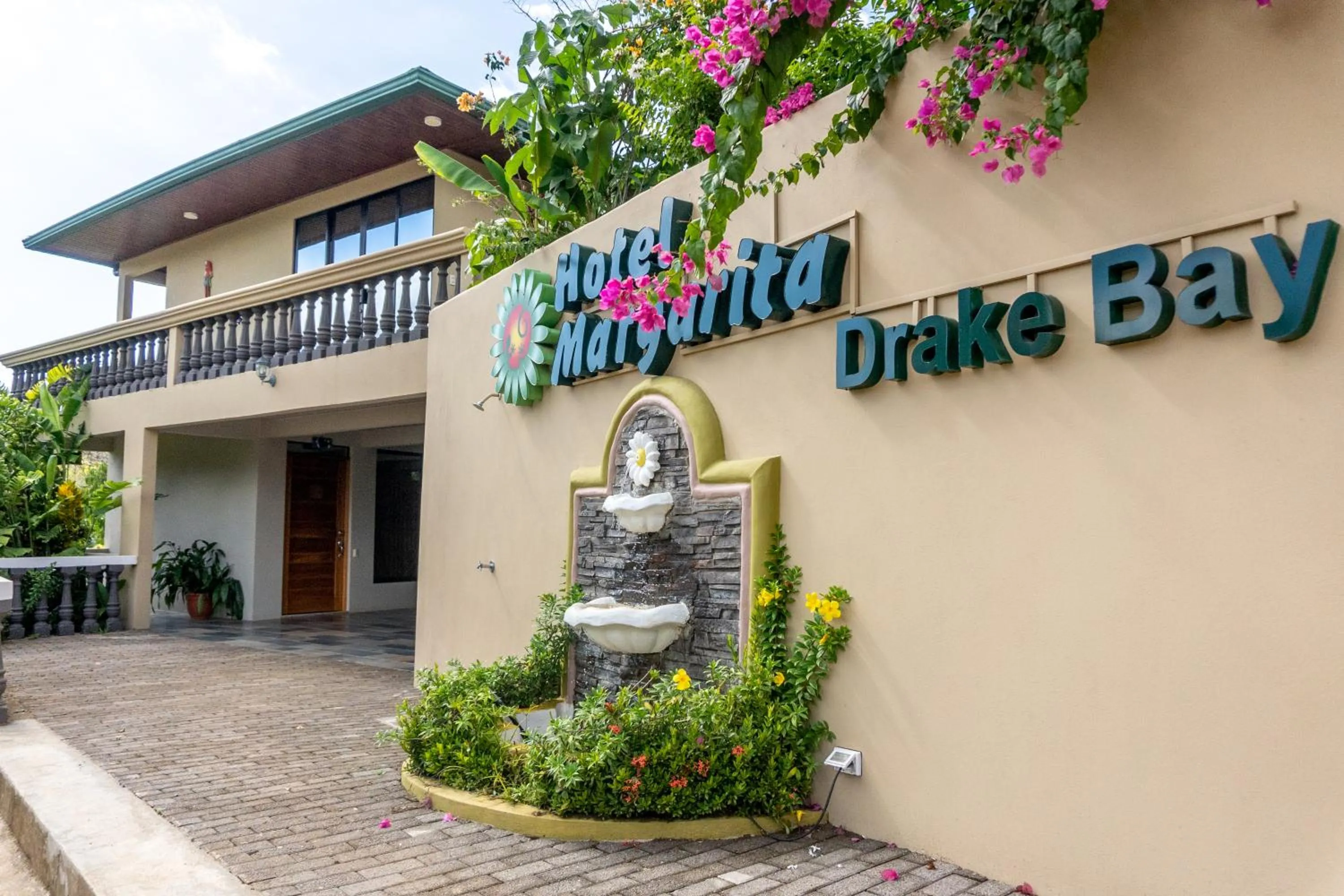 Facade/entrance in Hotel Margarita and Tour Operator Drake Bay