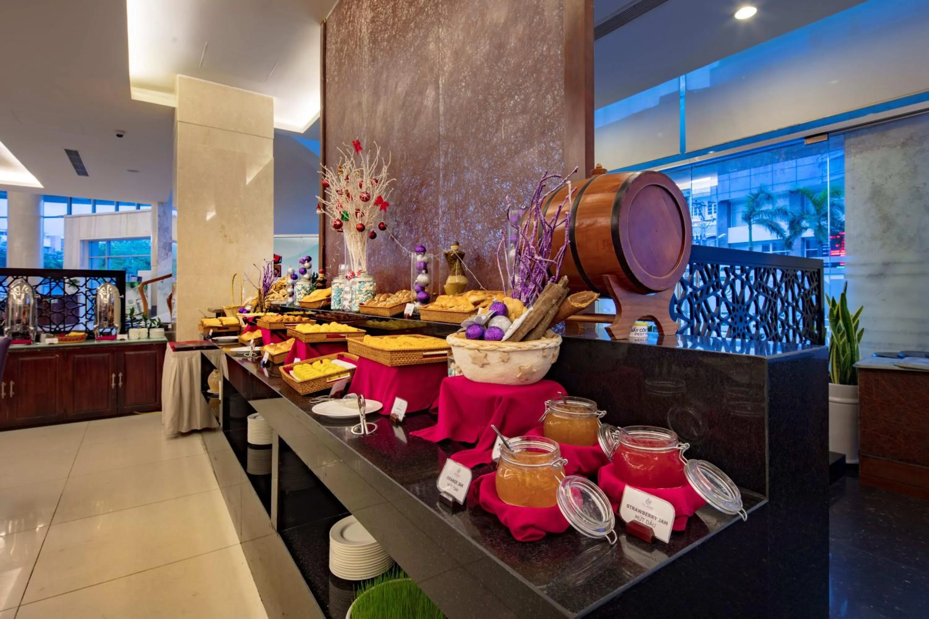 Restaurant/places to eat in TTC Hotel Michelia