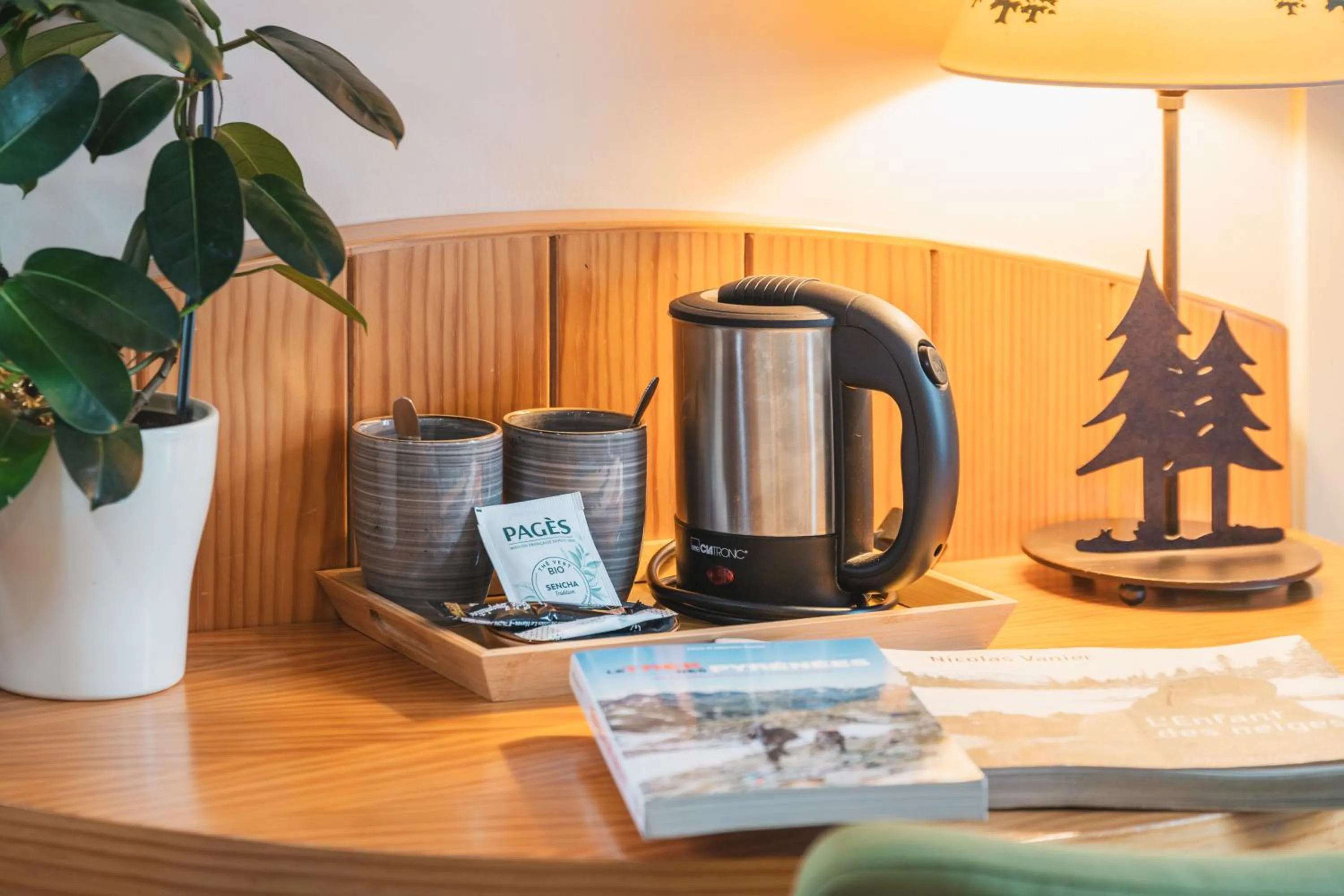 Coffee/tea facilities in Hôtel Le Bois Joli