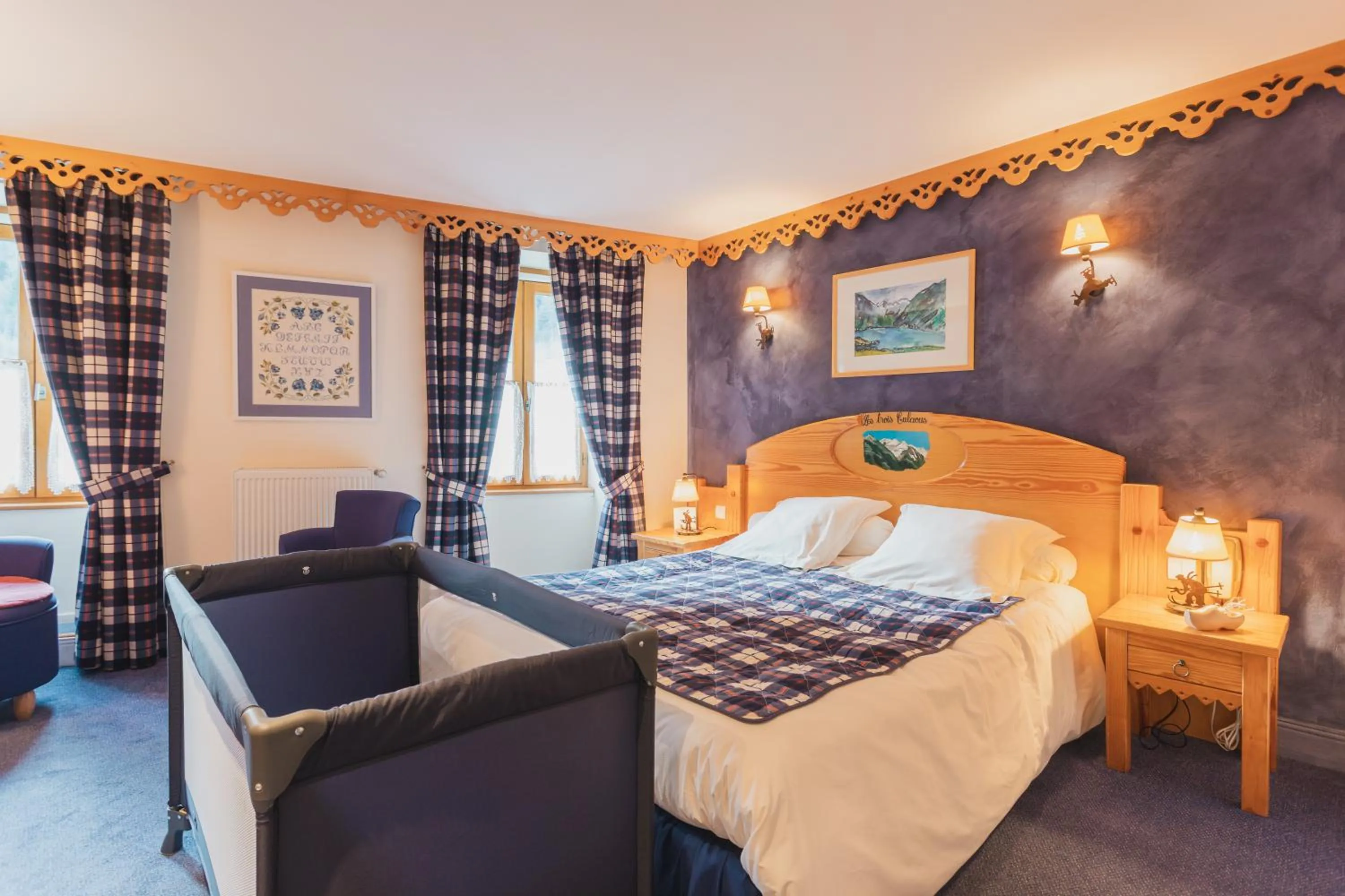 Photo of the whole room, Bed in Hôtel Le Bois Joli