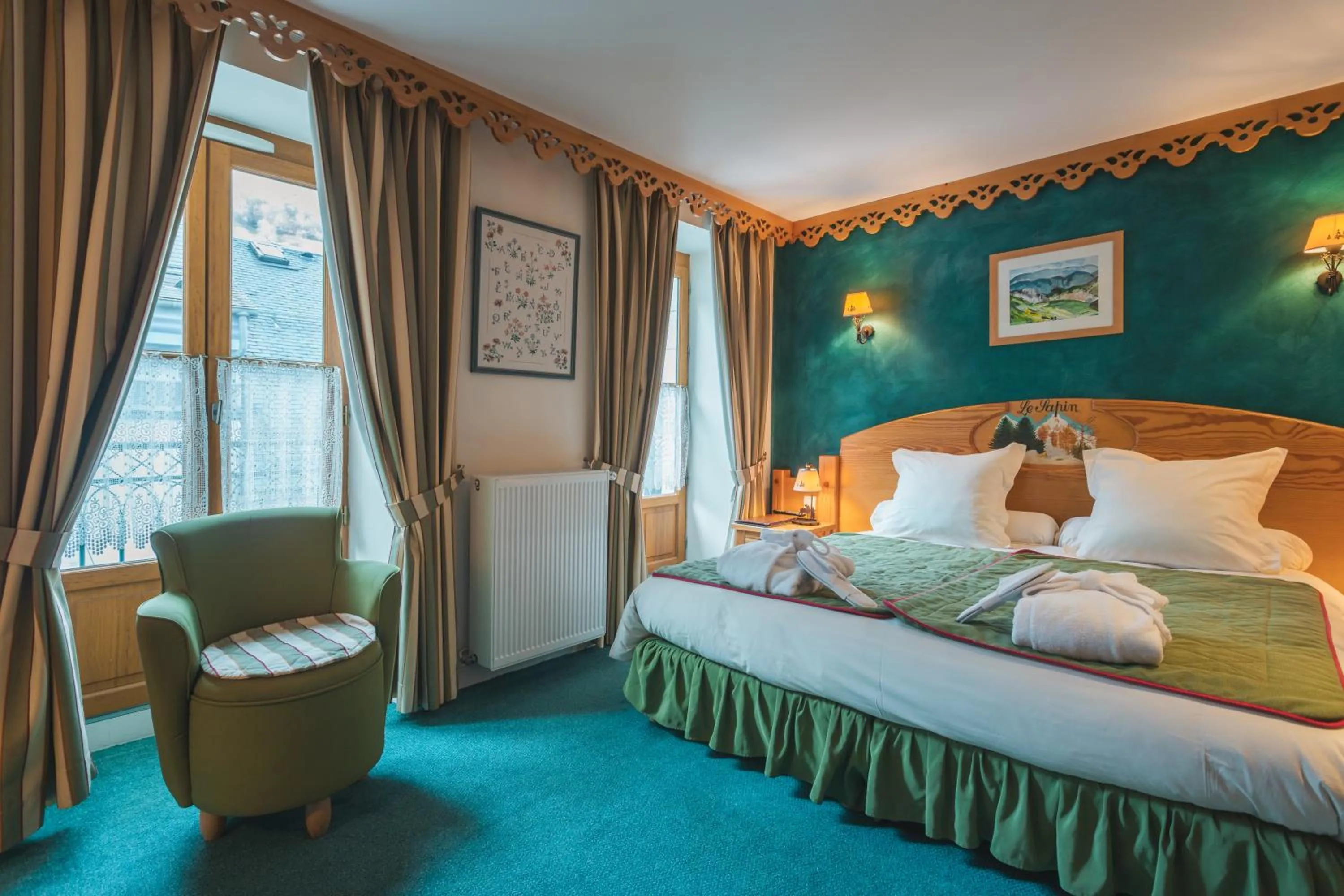 Photo of the whole room, Bed in Hôtel Le Bois Joli