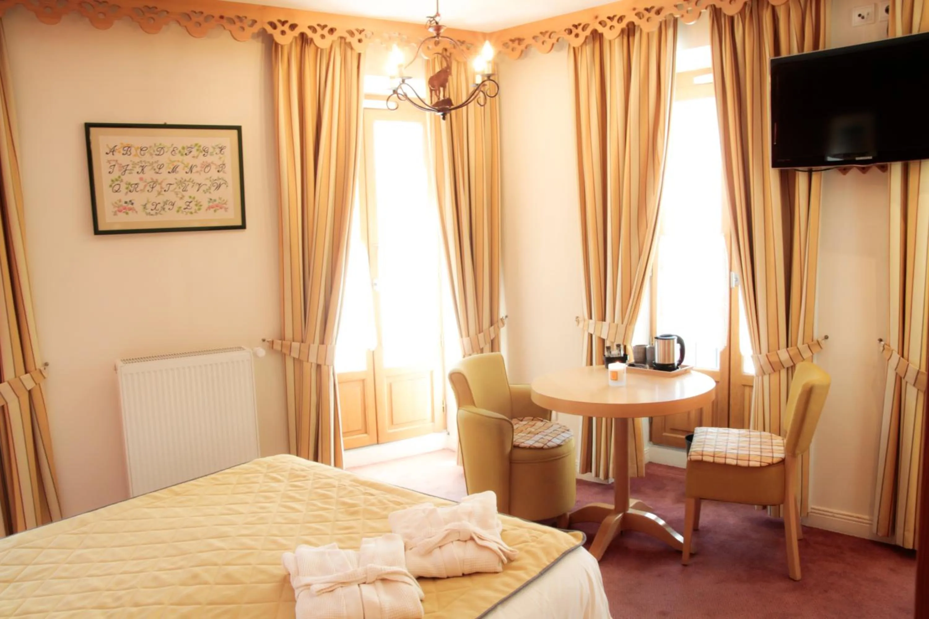 Bed in Hôtel Le Bois Joli