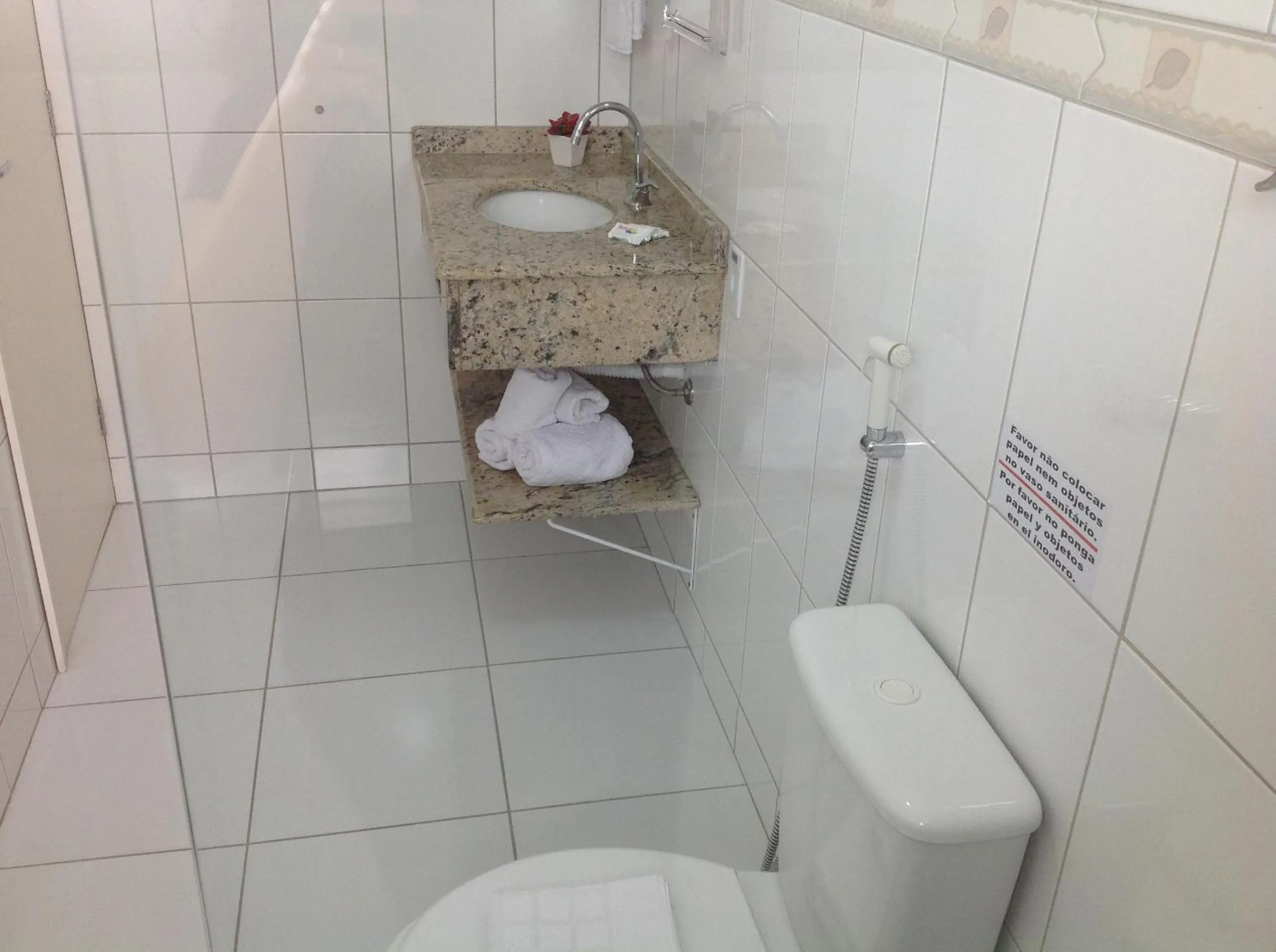 Toilet in Pousada Bomar Bombinhas