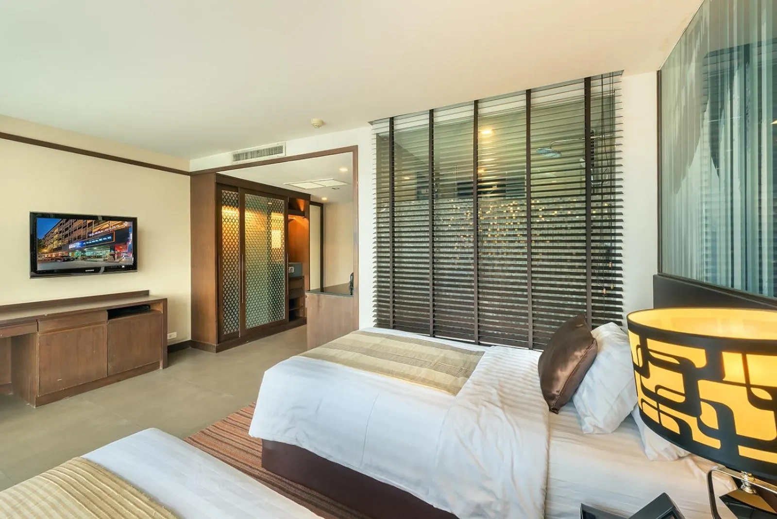 Bed in M2 de Bangkok Hotel