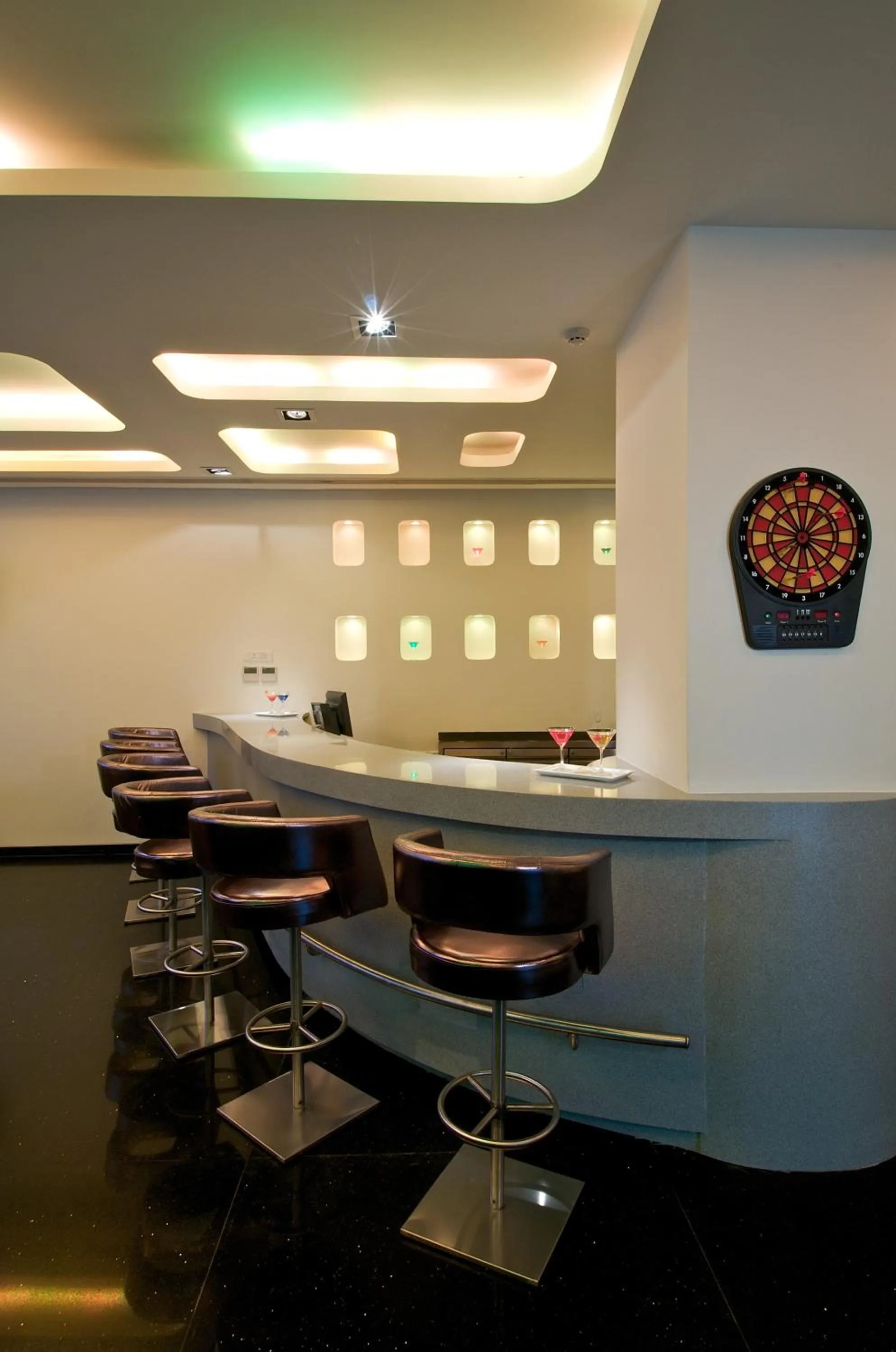 Lounge or bar in Keys Select by Lemon Tree Hotels, Thiruvananthapuram