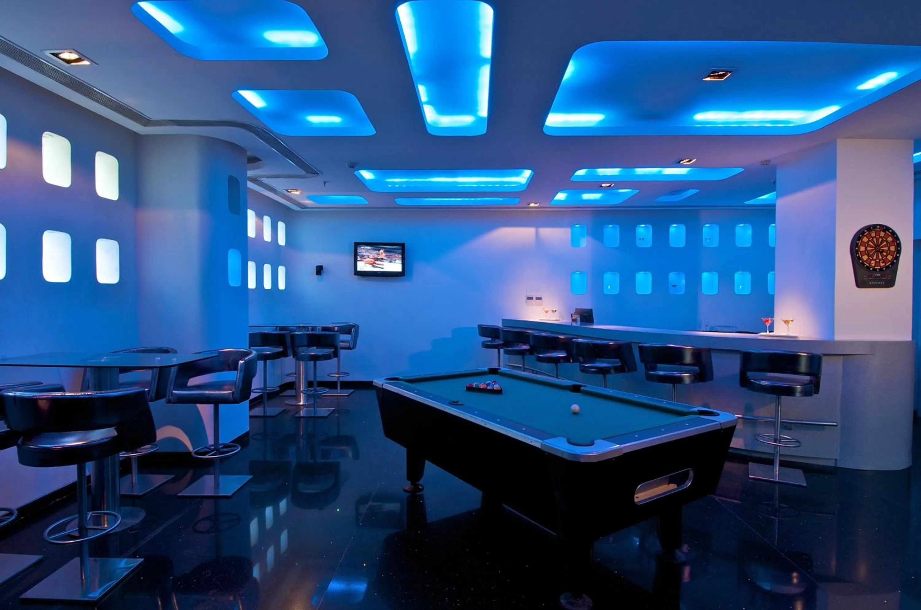 Lounge or bar in Keys Select by Lemon Tree Hotels, Thiruvananthapuram