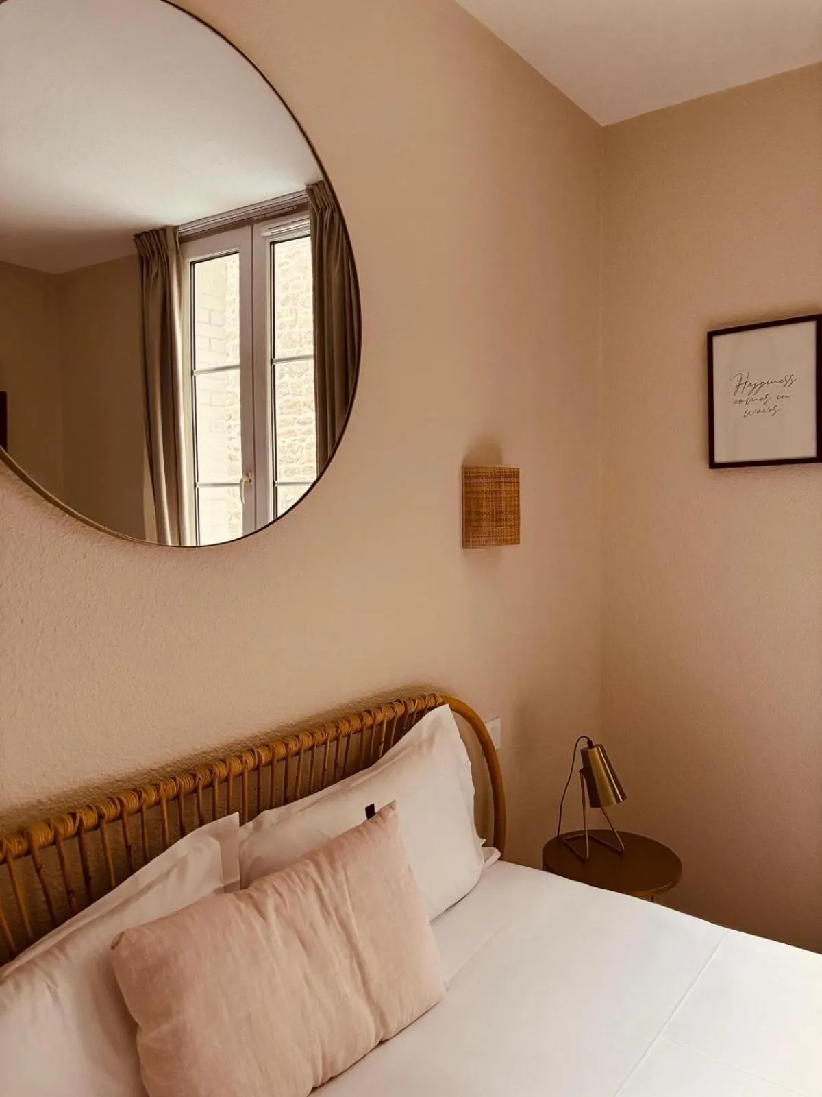 Bedroom, Bed in Hôtel Le Britannic - centre gare-