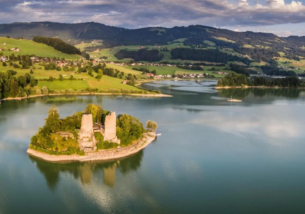 Natural landscape in Hôtel Restaurant le Gruyérien