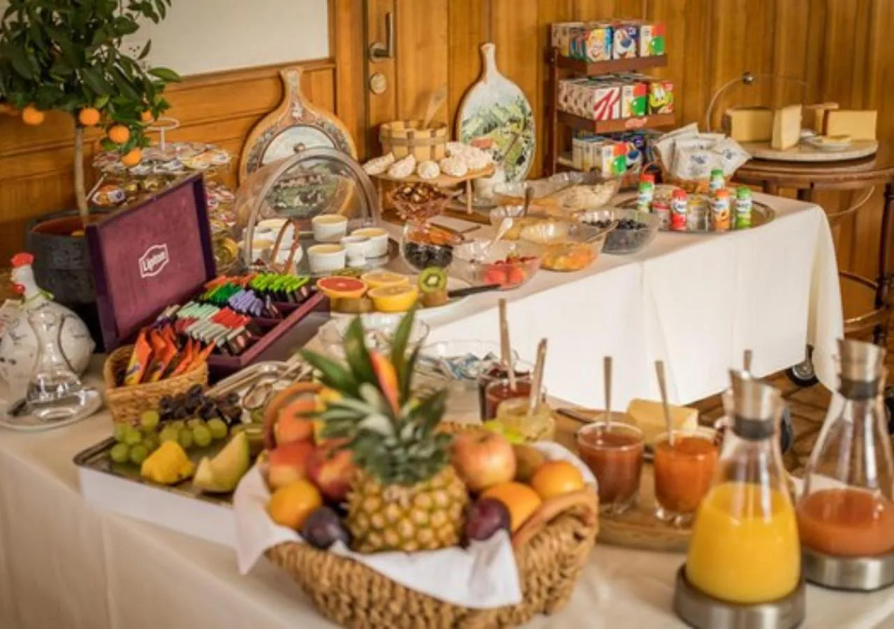 Buffet breakfast in Hôtel Restaurant le Gruyérien