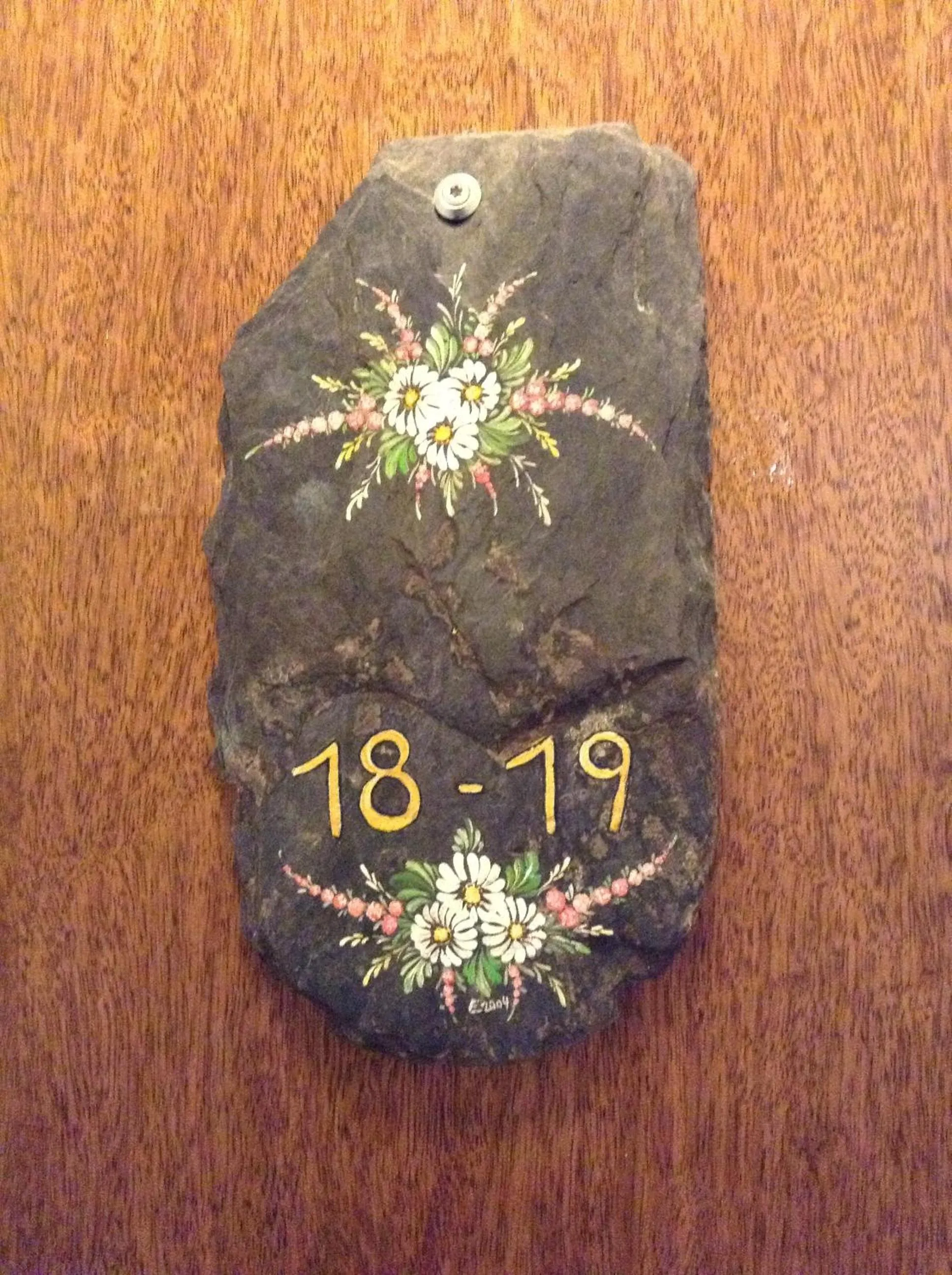 Decorative detail in Hôtel Restaurant le Gruyérien