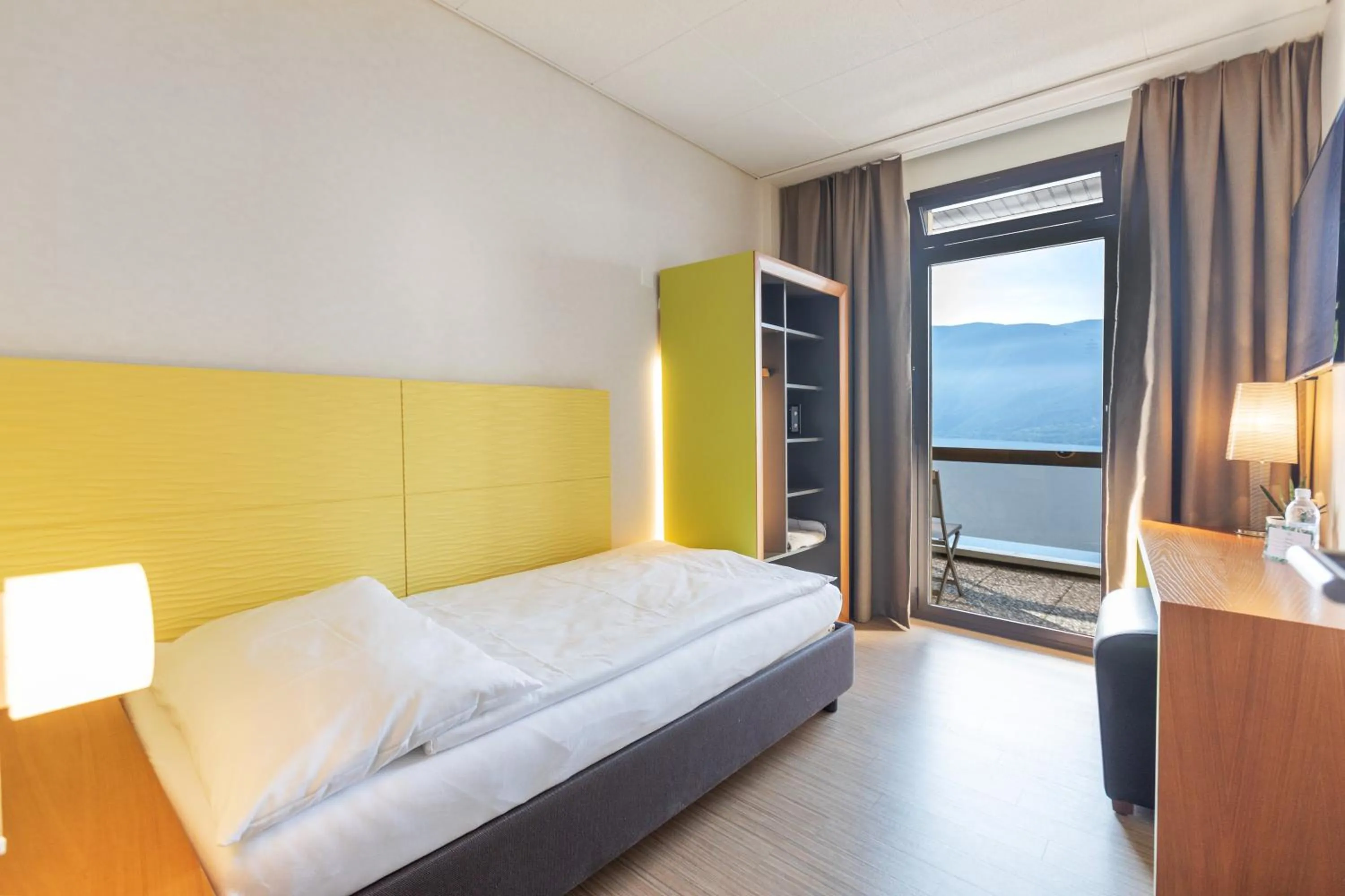 Photo of the whole room, Bed in Parkhotel Brenscino Brissago