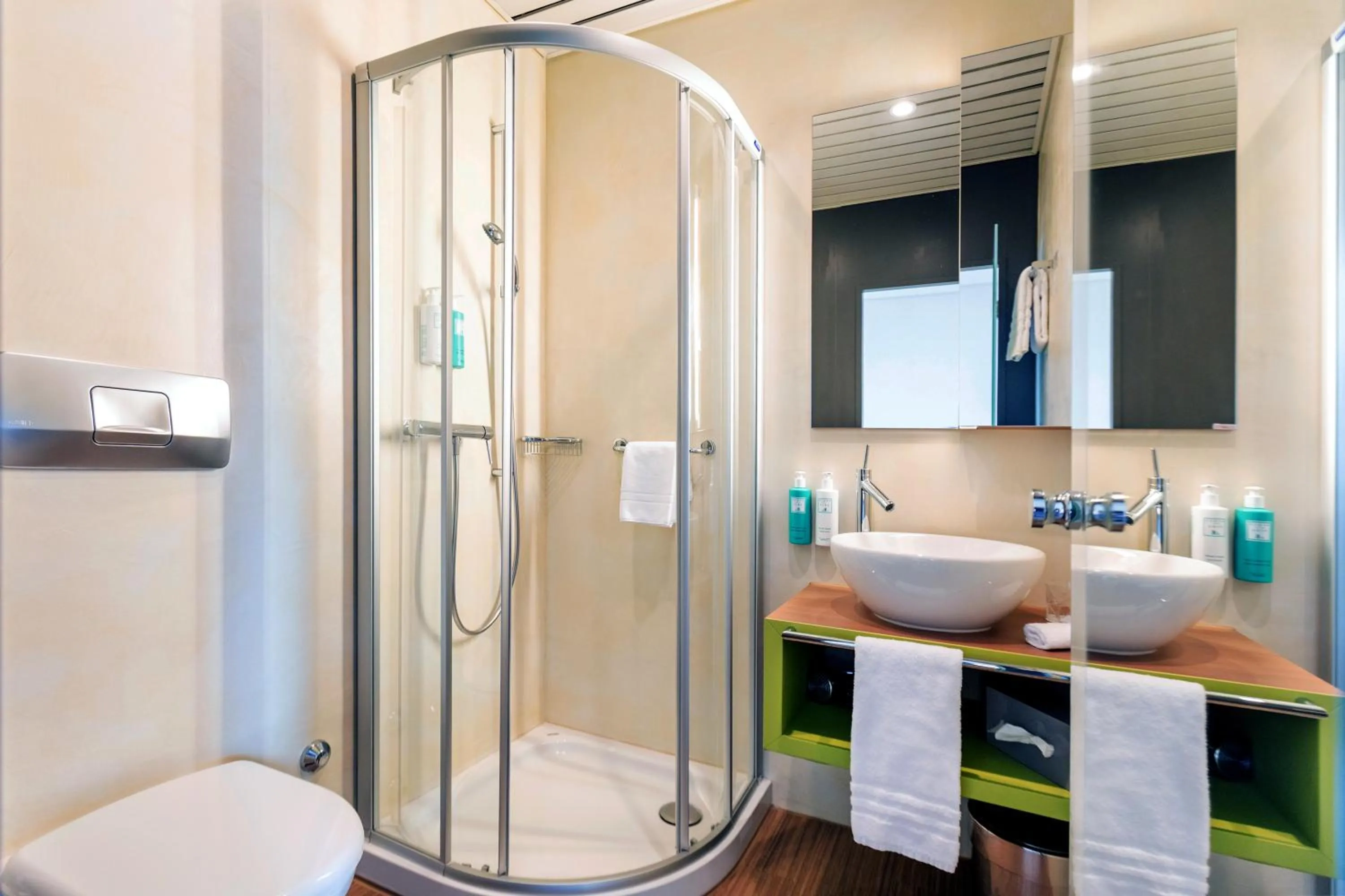 Bathroom in Parkhotel Brenscino Brissago