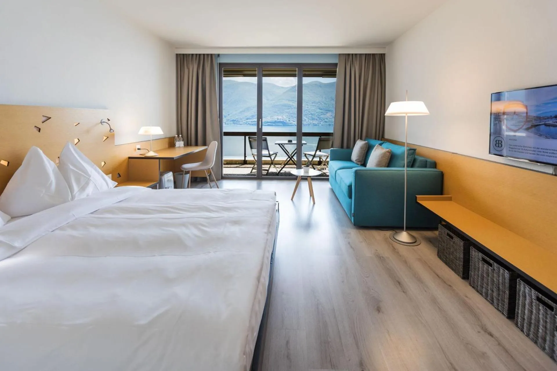 Bedroom, Bed in Parkhotel Brenscino Brissago