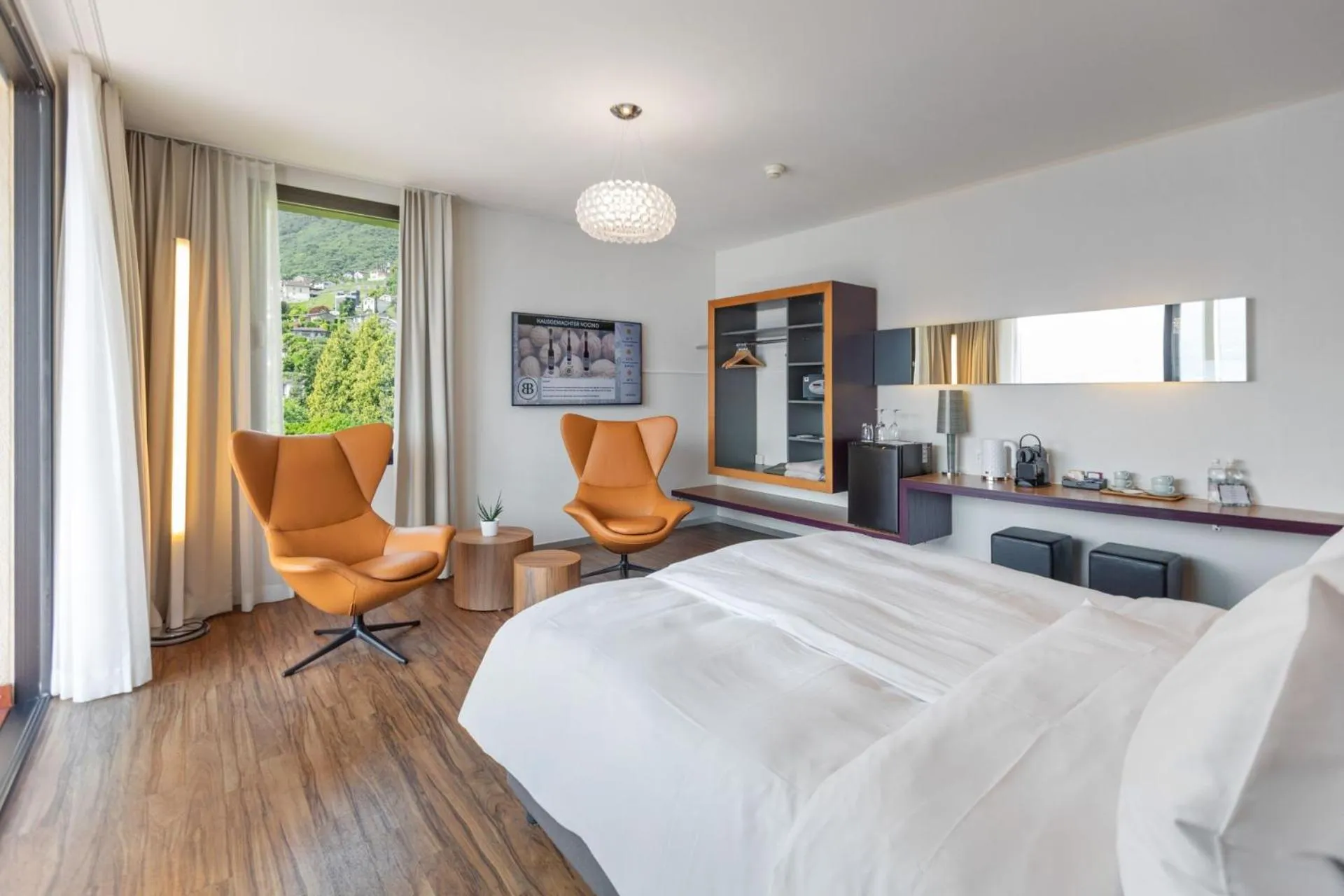 Bed in Parkhotel Brenscino Brissago