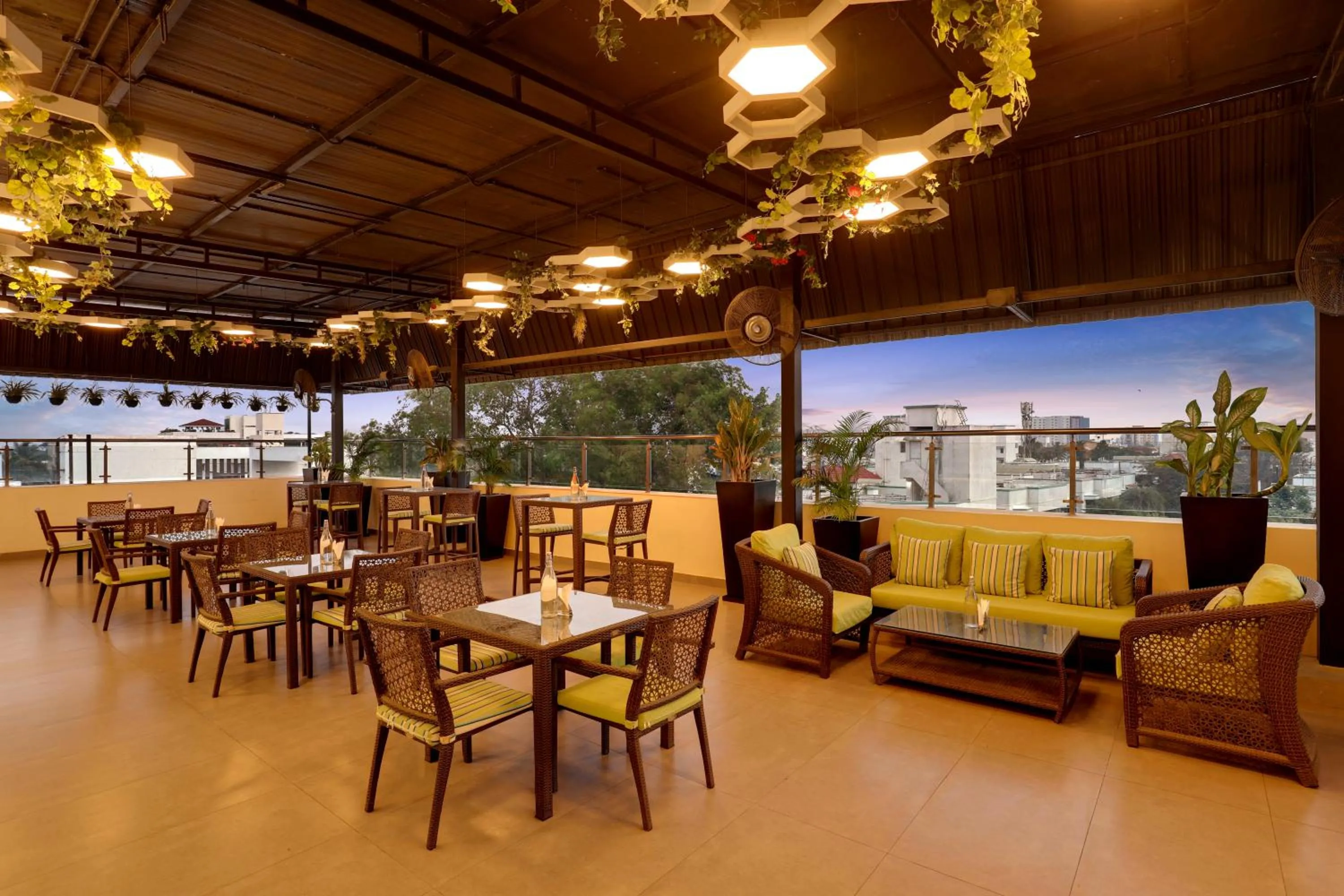 Restaurant/places to eat in Keys Prima by Lemon Tree Hotels, Katti-Ma, Chennai