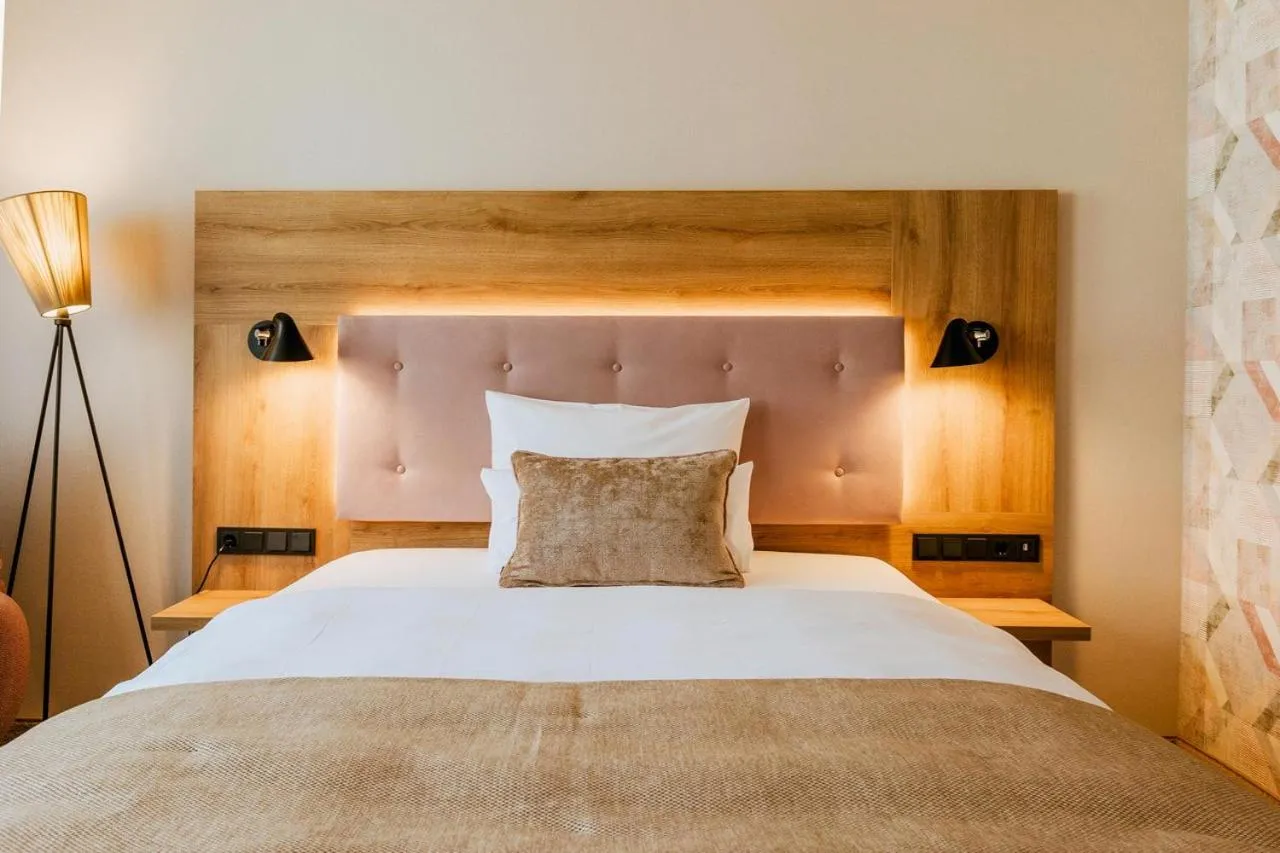 Photo of the whole room, Bed in FischerS