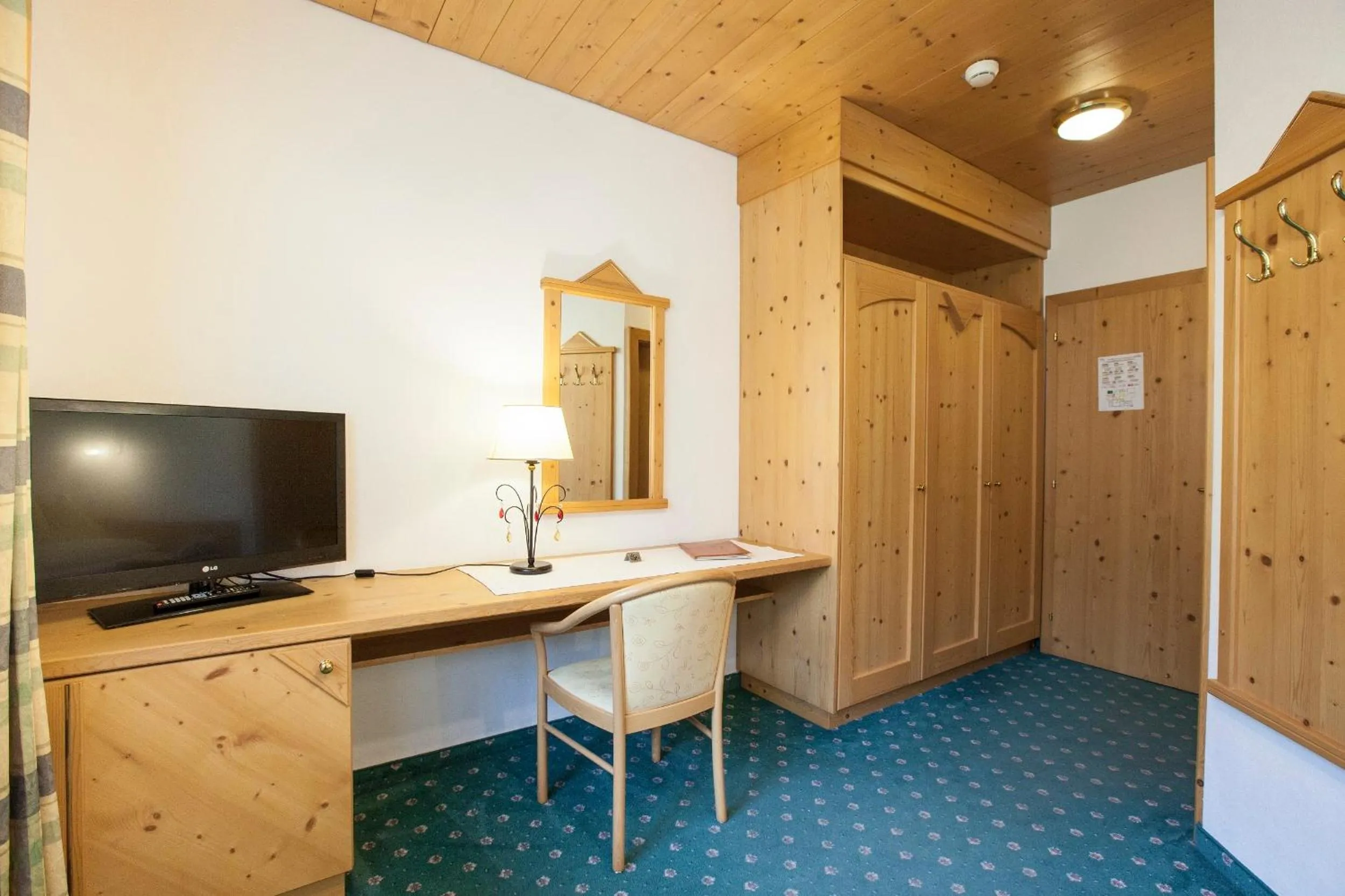 TV and multimedia in Hotel & Appartements Alpenresidenz Viktoria