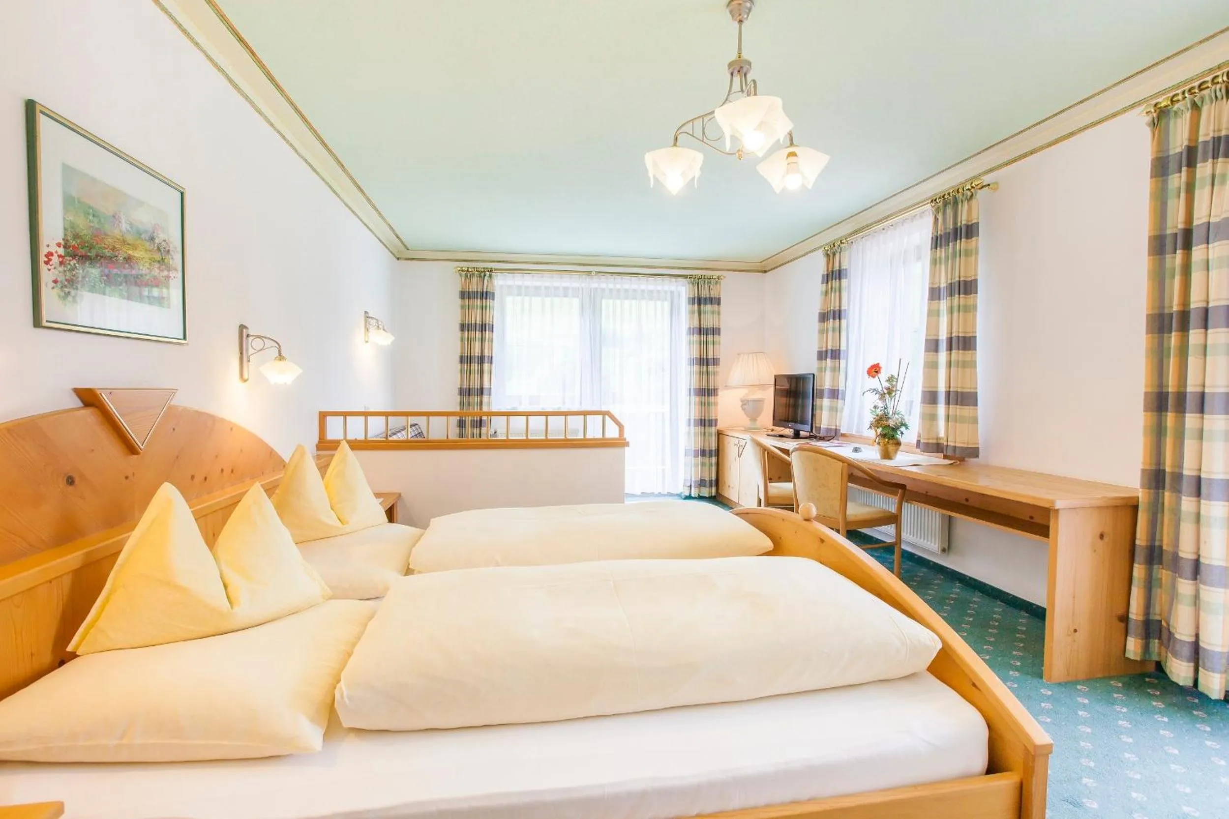 Photo of the whole room, Bed in Hotel & Appartements Alpenresidenz Viktoria