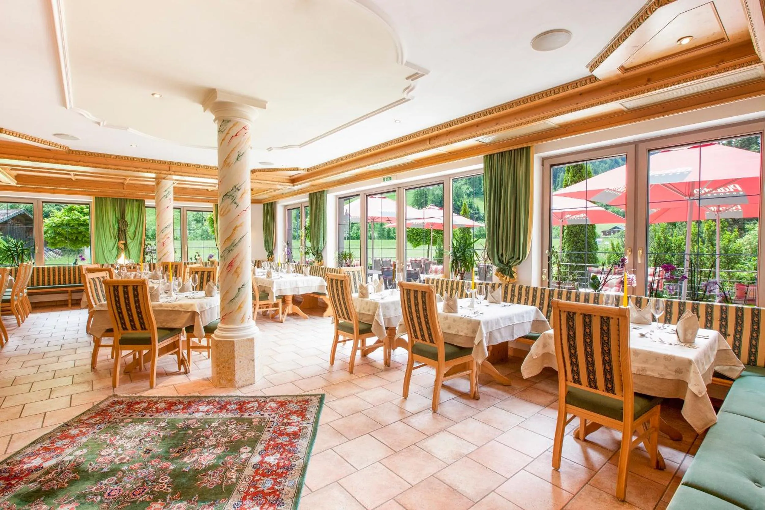 Restaurant/places to eat in Hotel & Appartements Alpenresidenz Viktoria