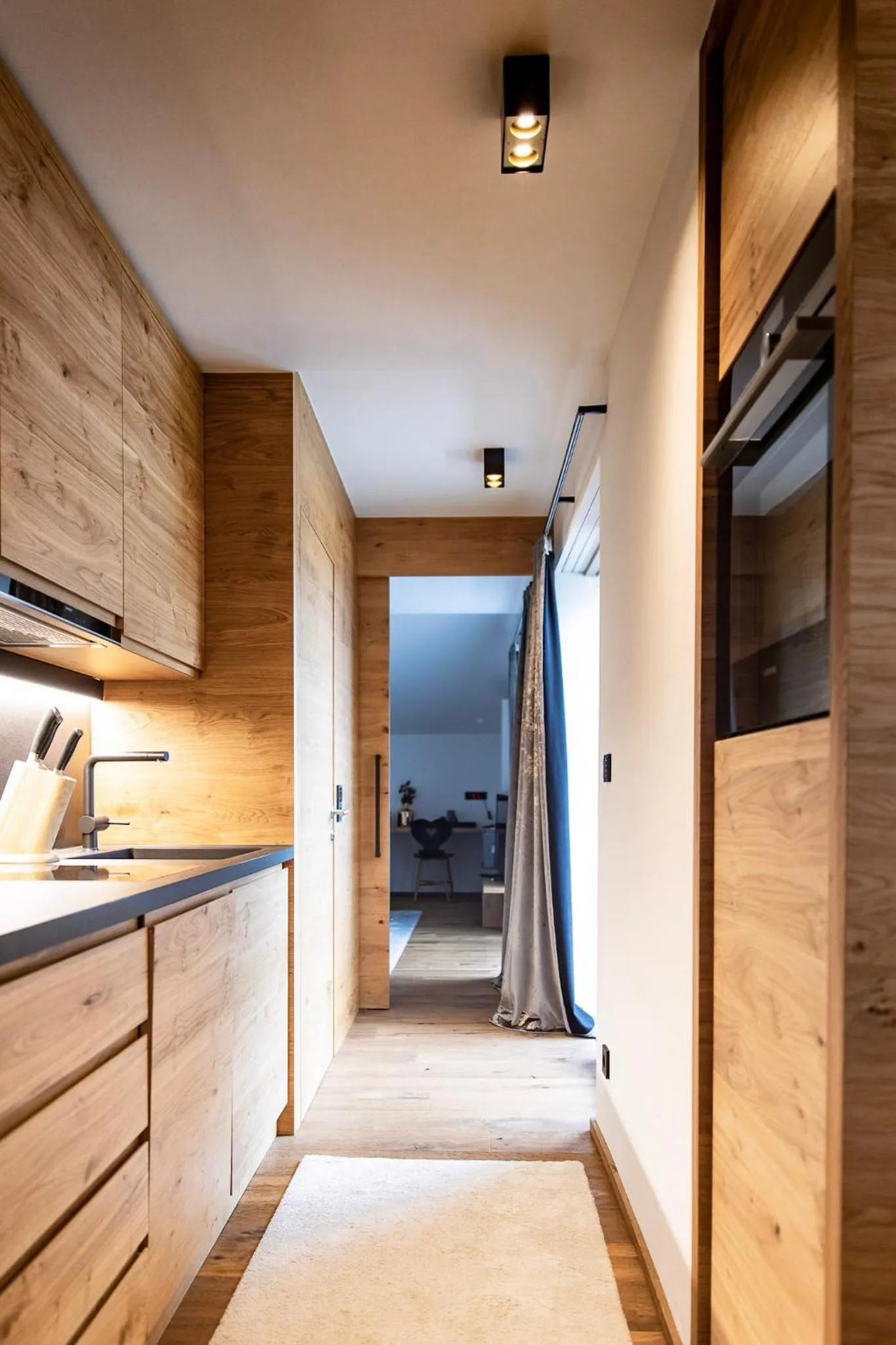 Kitchen or kitchenette, Bed in Hotel & Appartements Alpenresidenz Viktoria