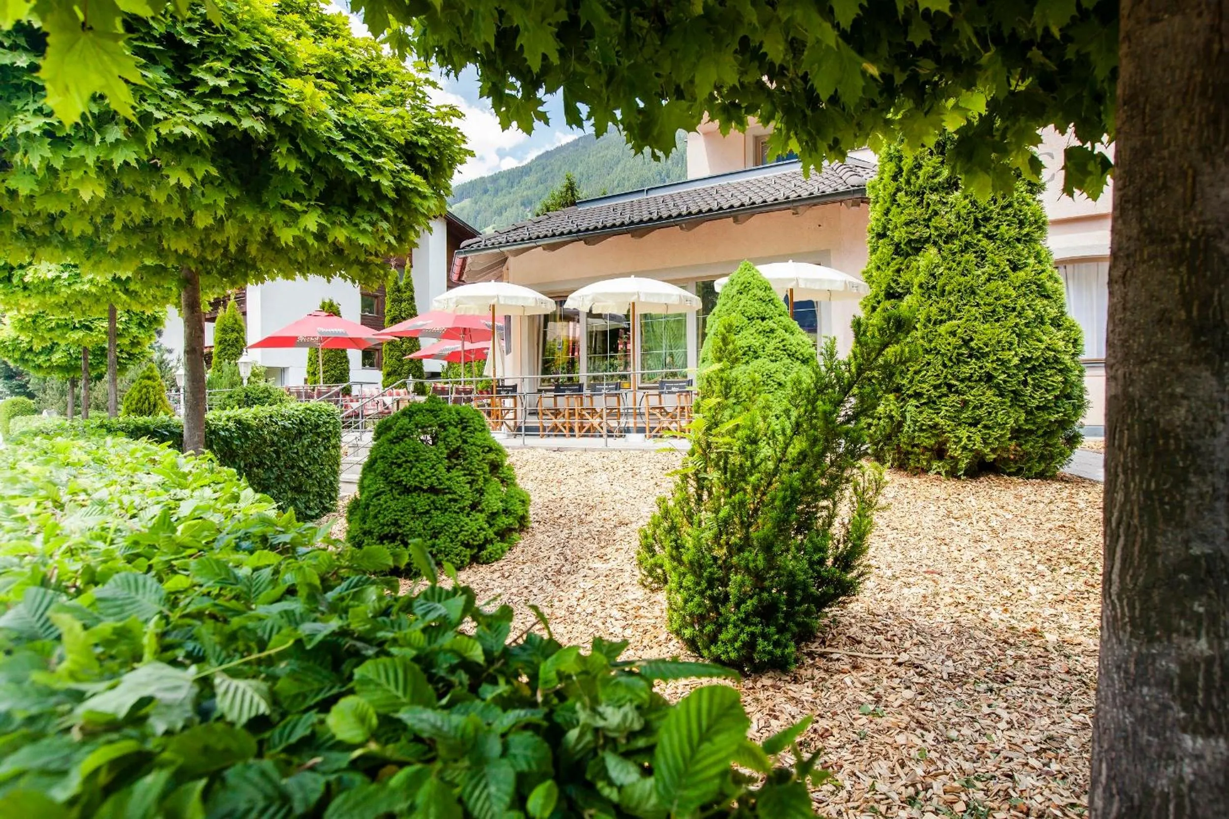 Garden in Hotel & Appartements Alpenresidenz Viktoria