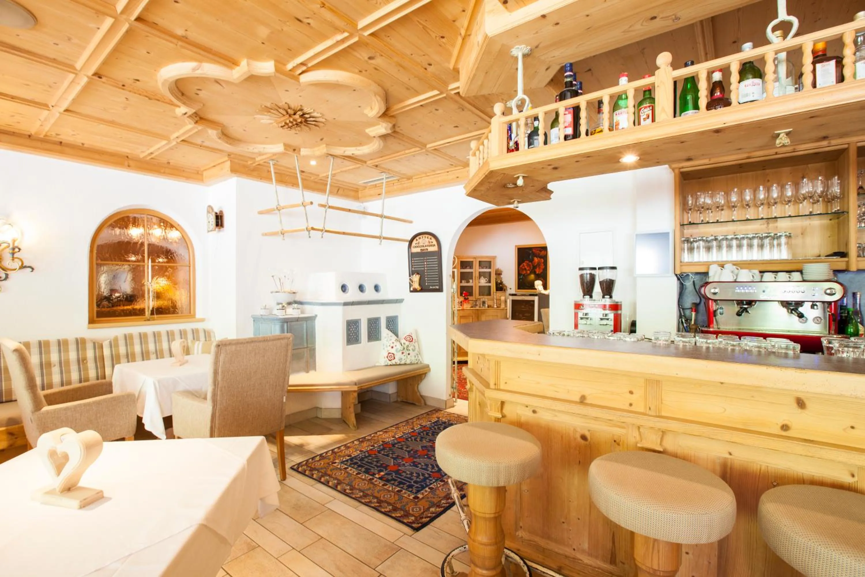 Lounge or bar in Hotel & Appartements Alpenresidenz Viktoria