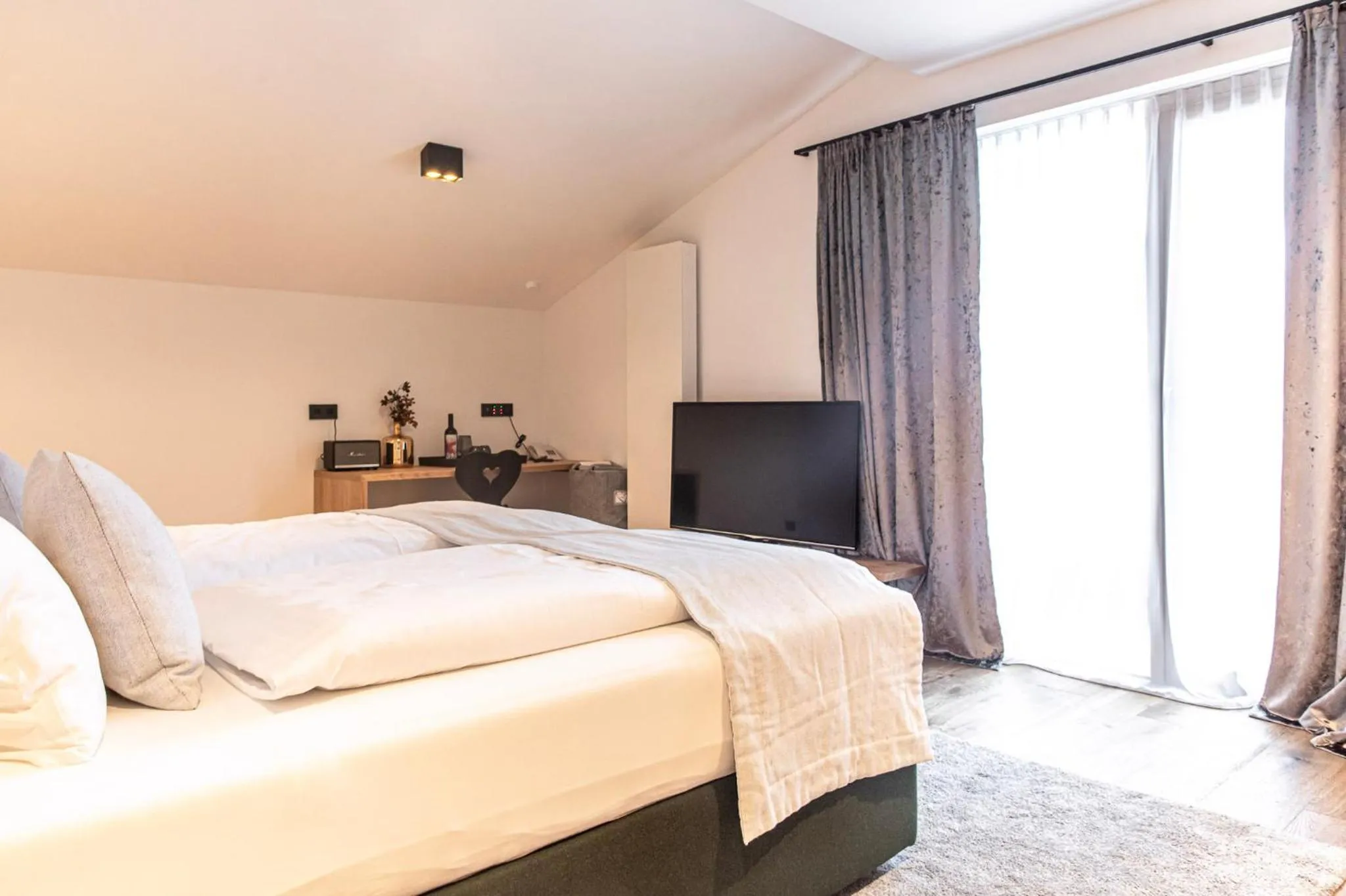 Bed in Hotel & Appartements Alpenresidenz Viktoria