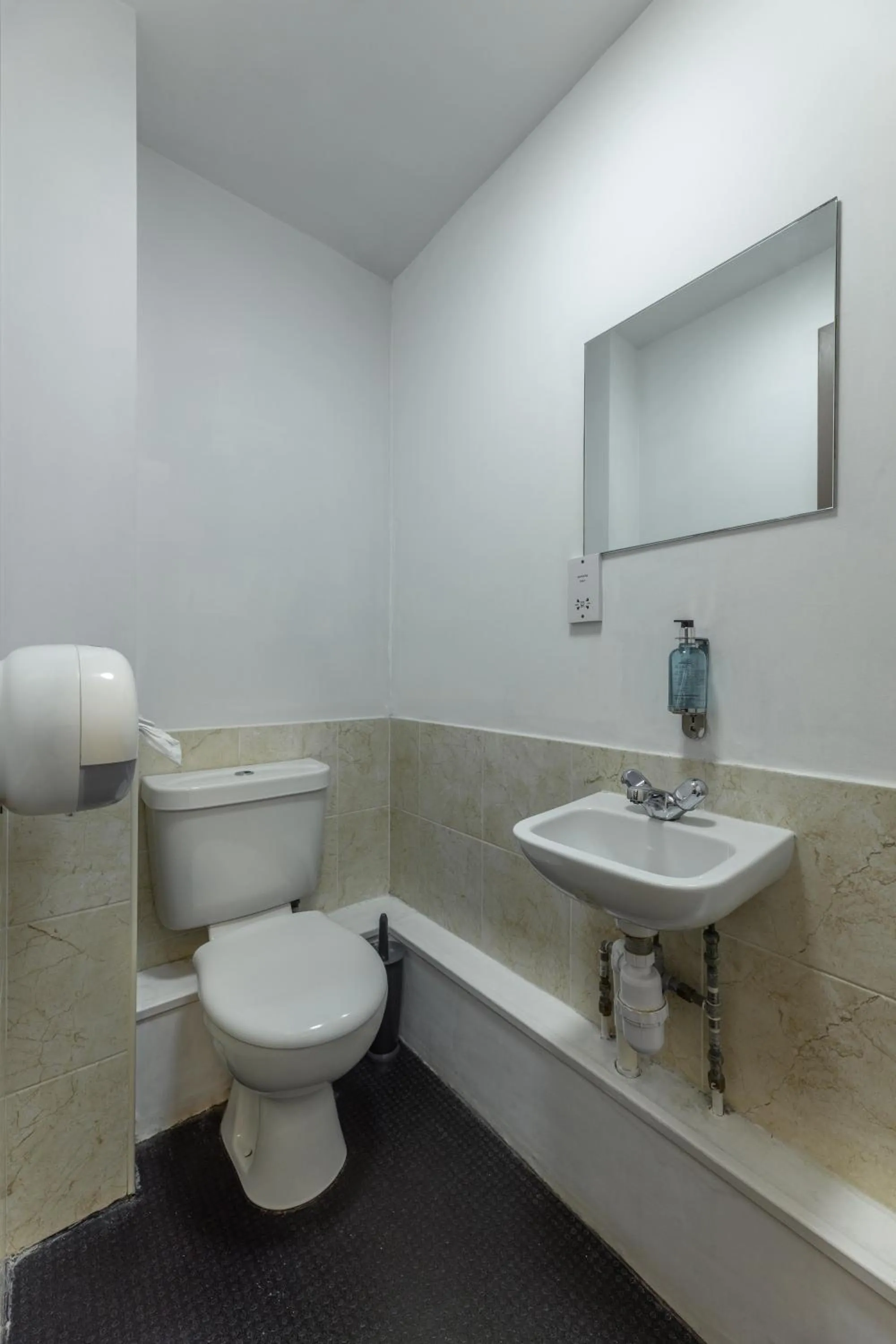 Toilet in Kabannas Newcastle