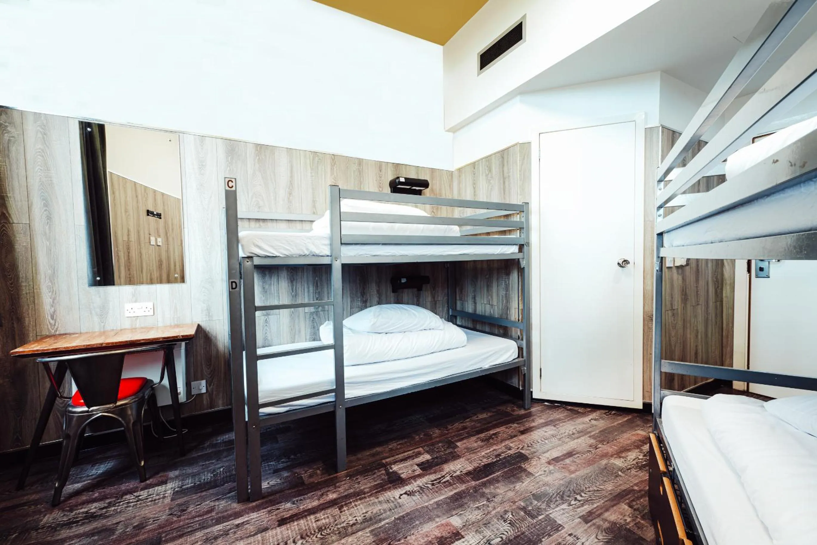 Photo of the whole room, Bed in Kabannas Newcastle