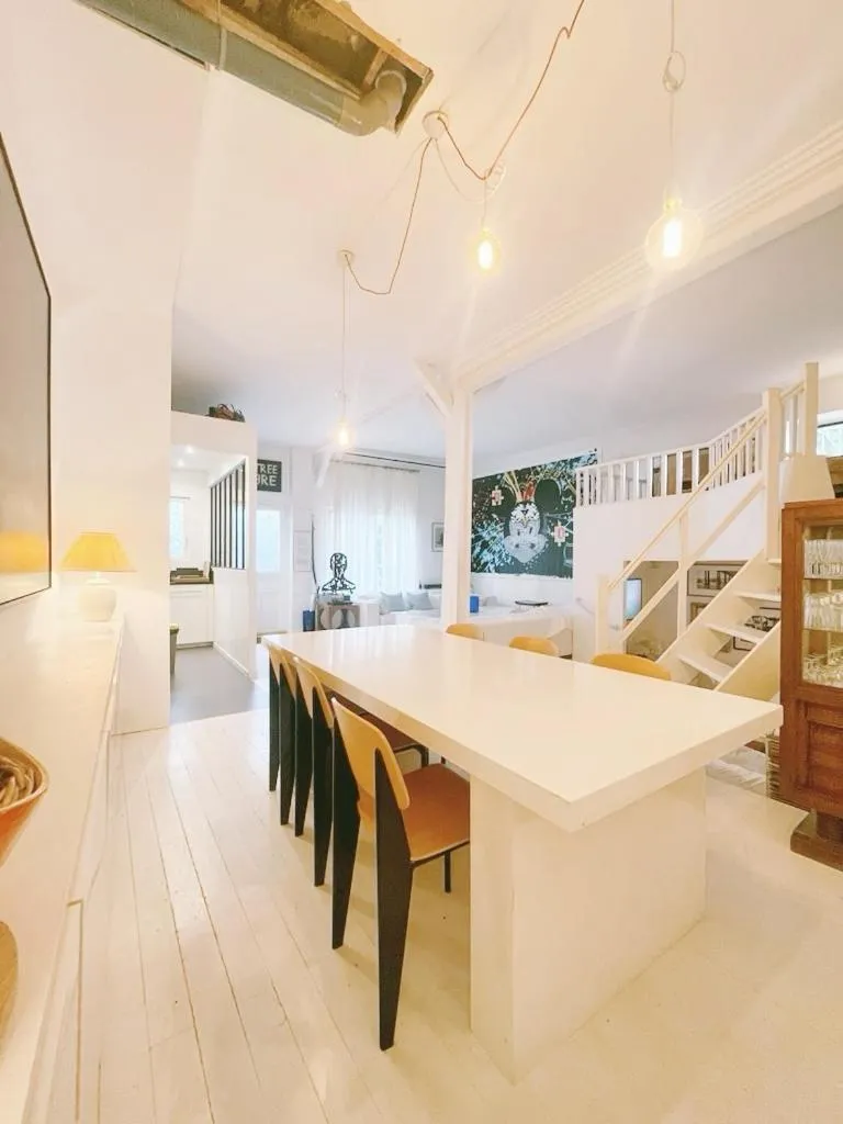 Dining area in Maison Nomade Paris - MaisonNomadeChic