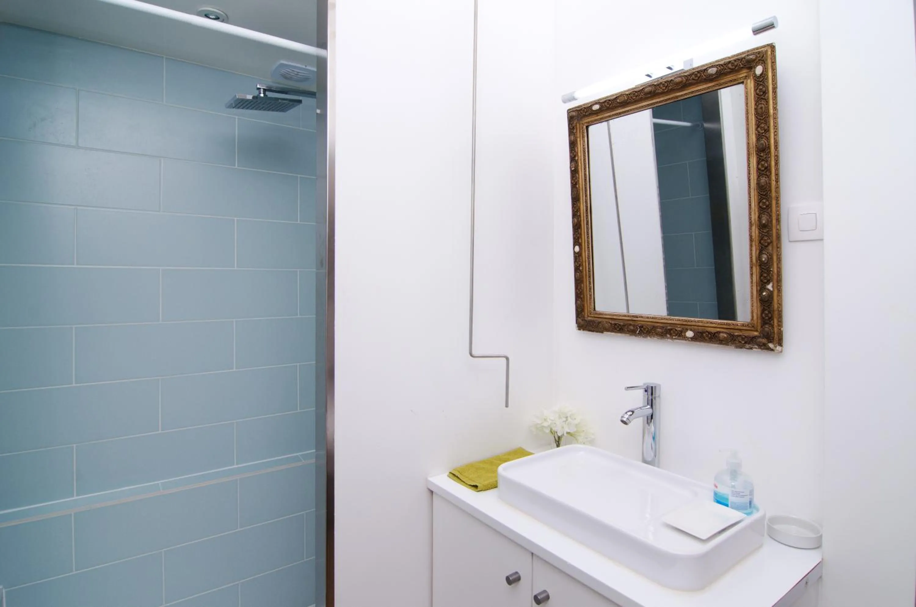 Shower in Maison Nomade Paris - MaisonNomadeChic