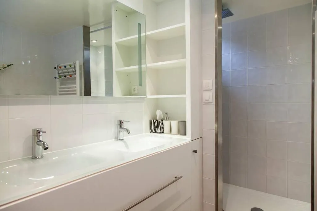 Shower in Maison Nomade Paris - MaisonNomadeChic
