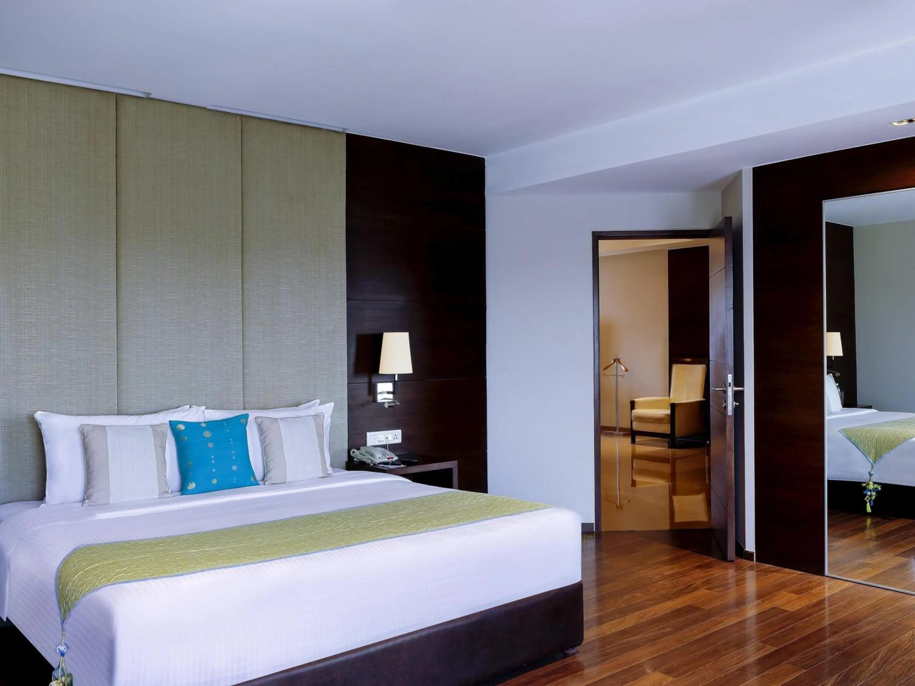 Property building, Bed in Grand Mercure Vadodara Surya Palace