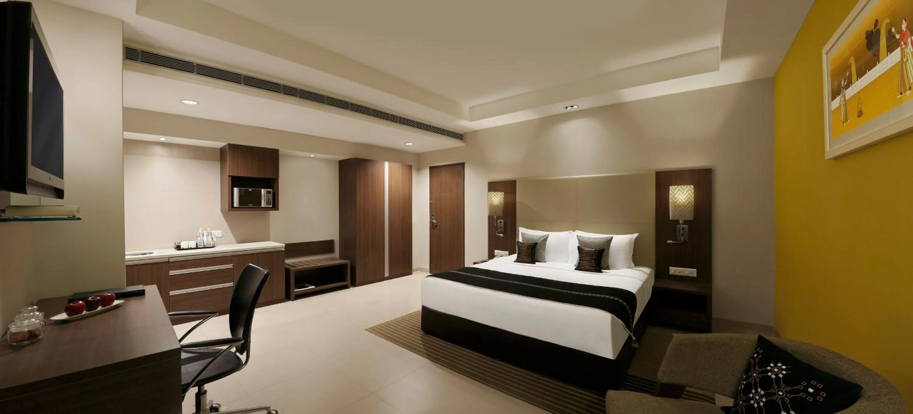 Bedroom, Bed in Grand Mercure Vadodara Surya Palace