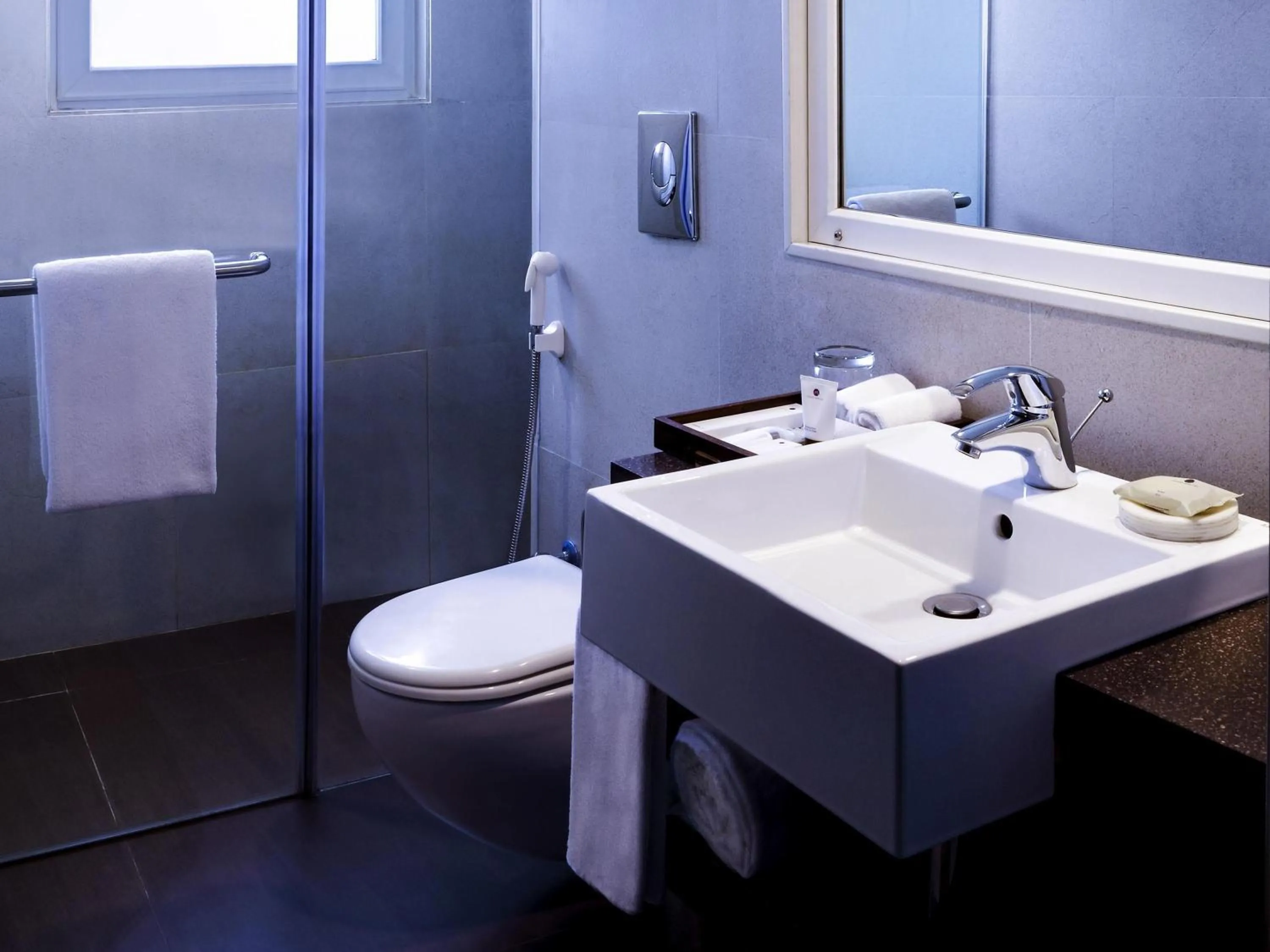 Bedroom in Grand Mercure Vadodara Surya Palace