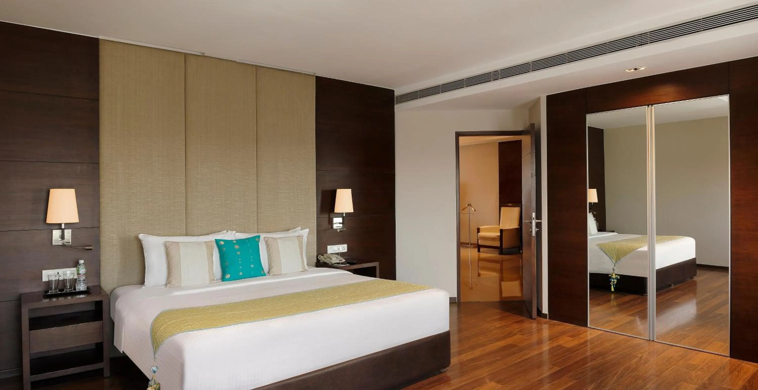 Bedroom, Bed in Grand Mercure Vadodara Surya Palace