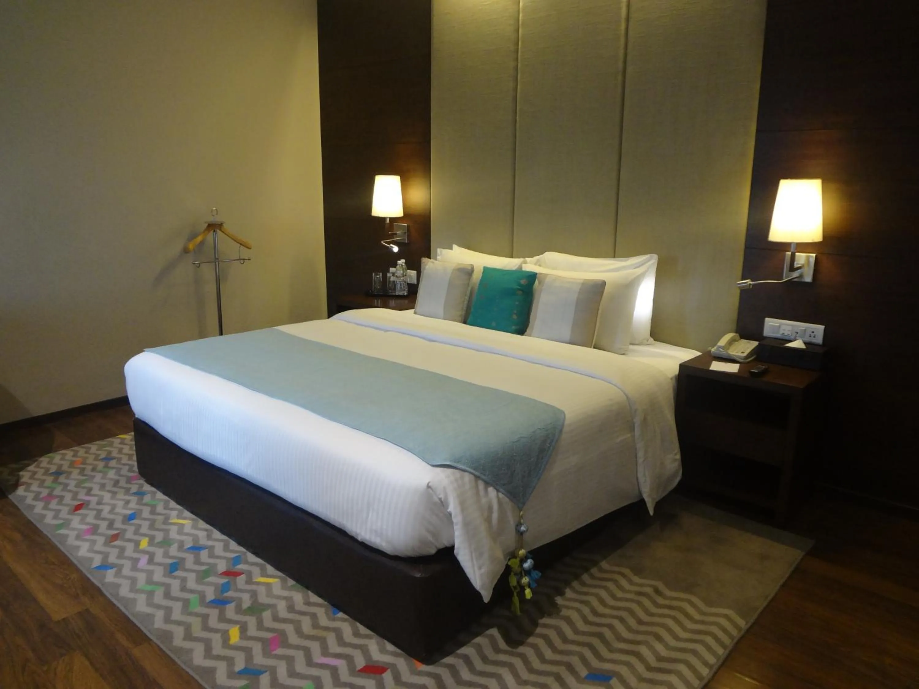 Bedroom, Bed in Grand Mercure Vadodara Surya Palace