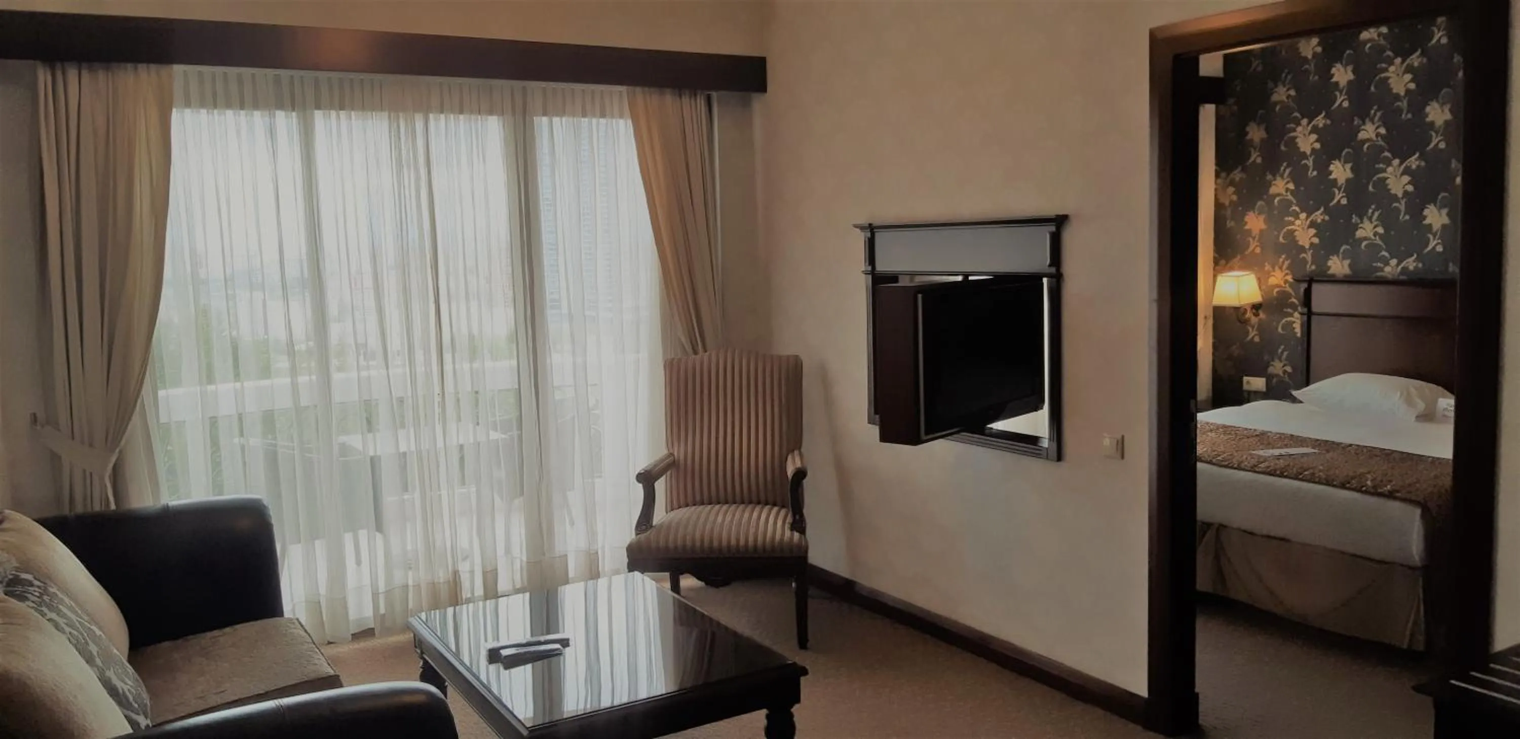 Living room, Bed in Hotel Monec