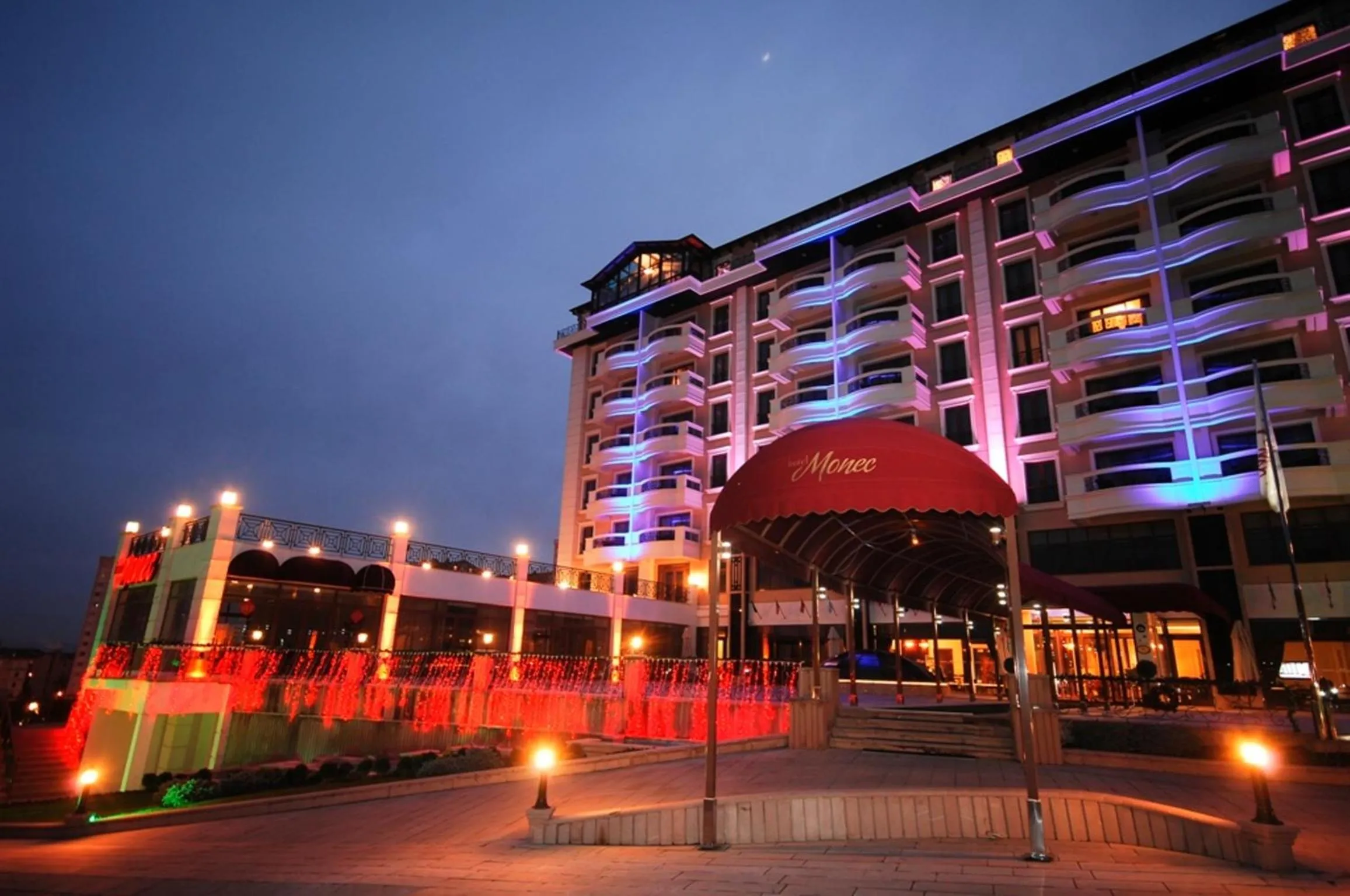 Facade/entrance in Hotel Monec