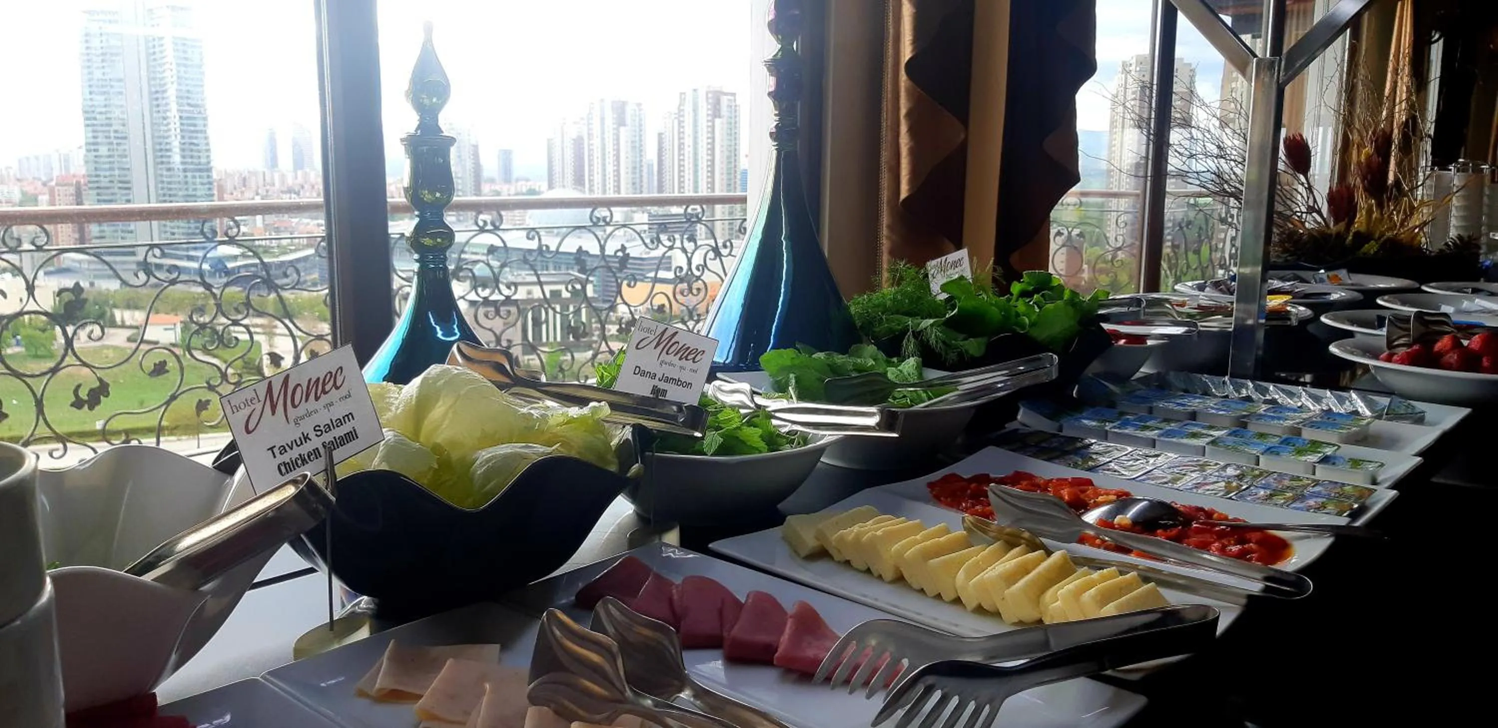 Breakfast in Hotel Monec